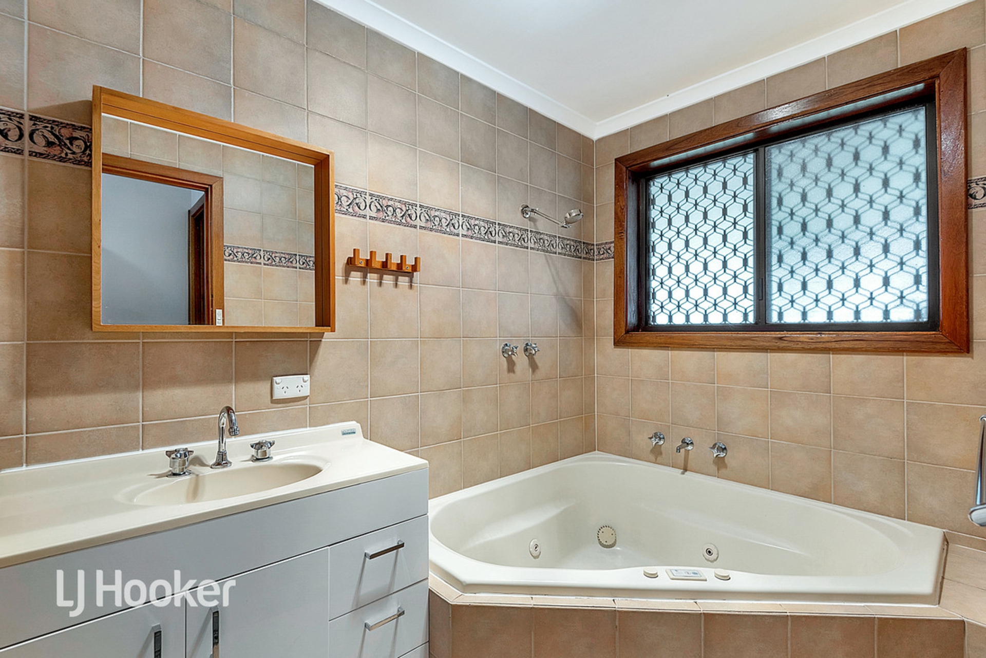 132 Andrew Smith Drive Parafield Gardens SA Property Details LJ Hooker