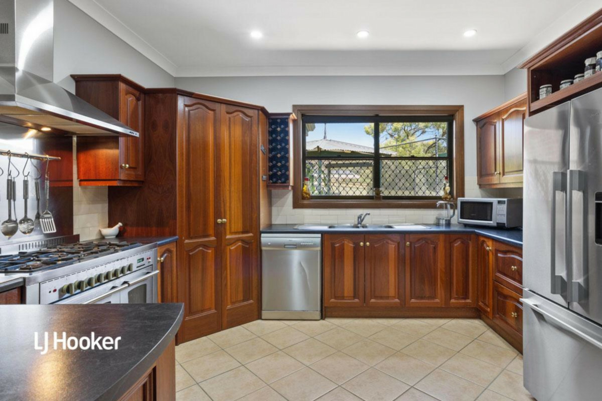 1 Crest Court, Gulfview Heights