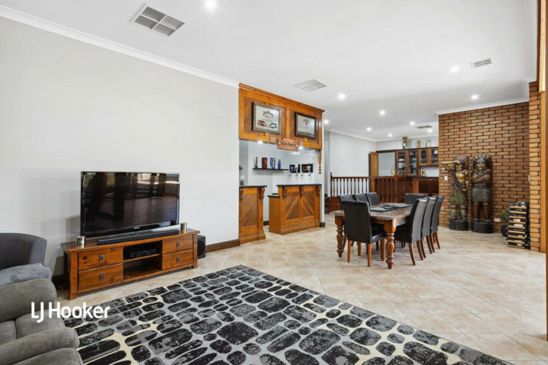 1 Crest Court, Gulfview Heights