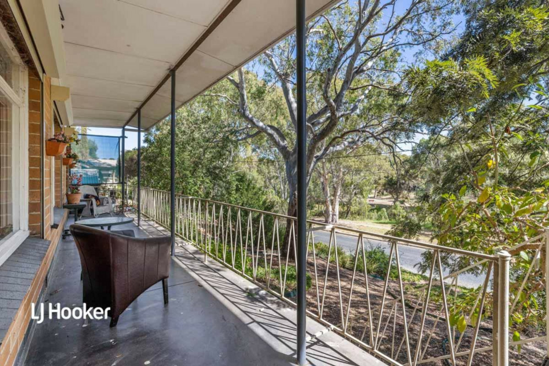 77 Rutherglen Avenue, VALLEY VIEW