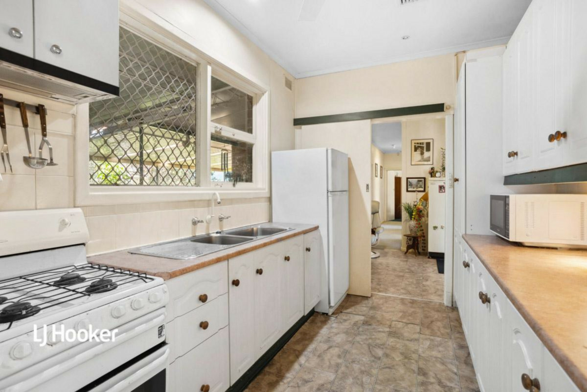 77 Rutherglen Avenue, VALLEY VIEW