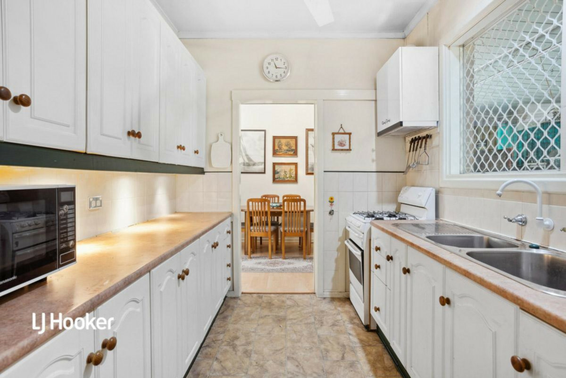 77 Rutherglen Avenue, VALLEY VIEW