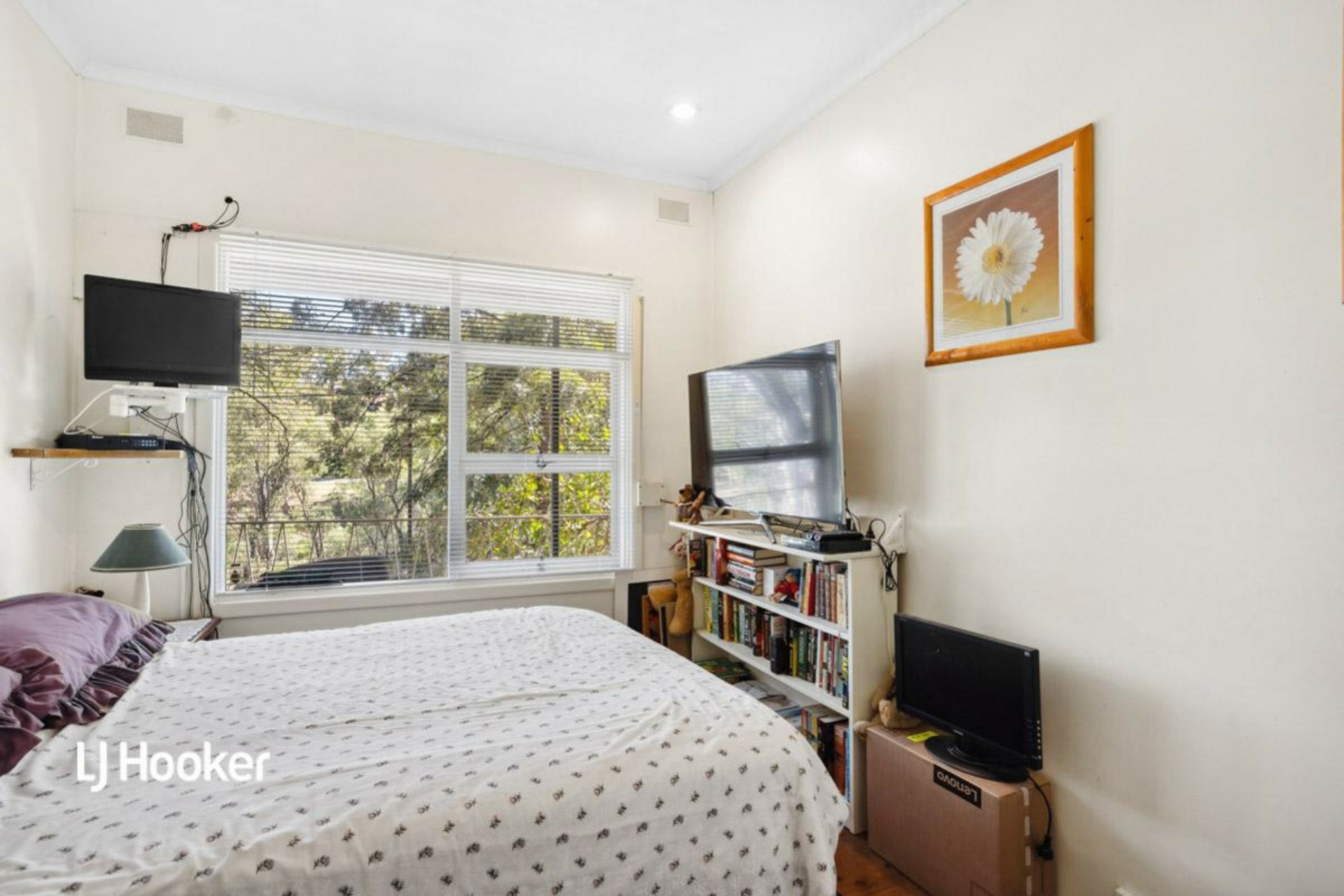 77 Rutherglen Avenue, VALLEY VIEW