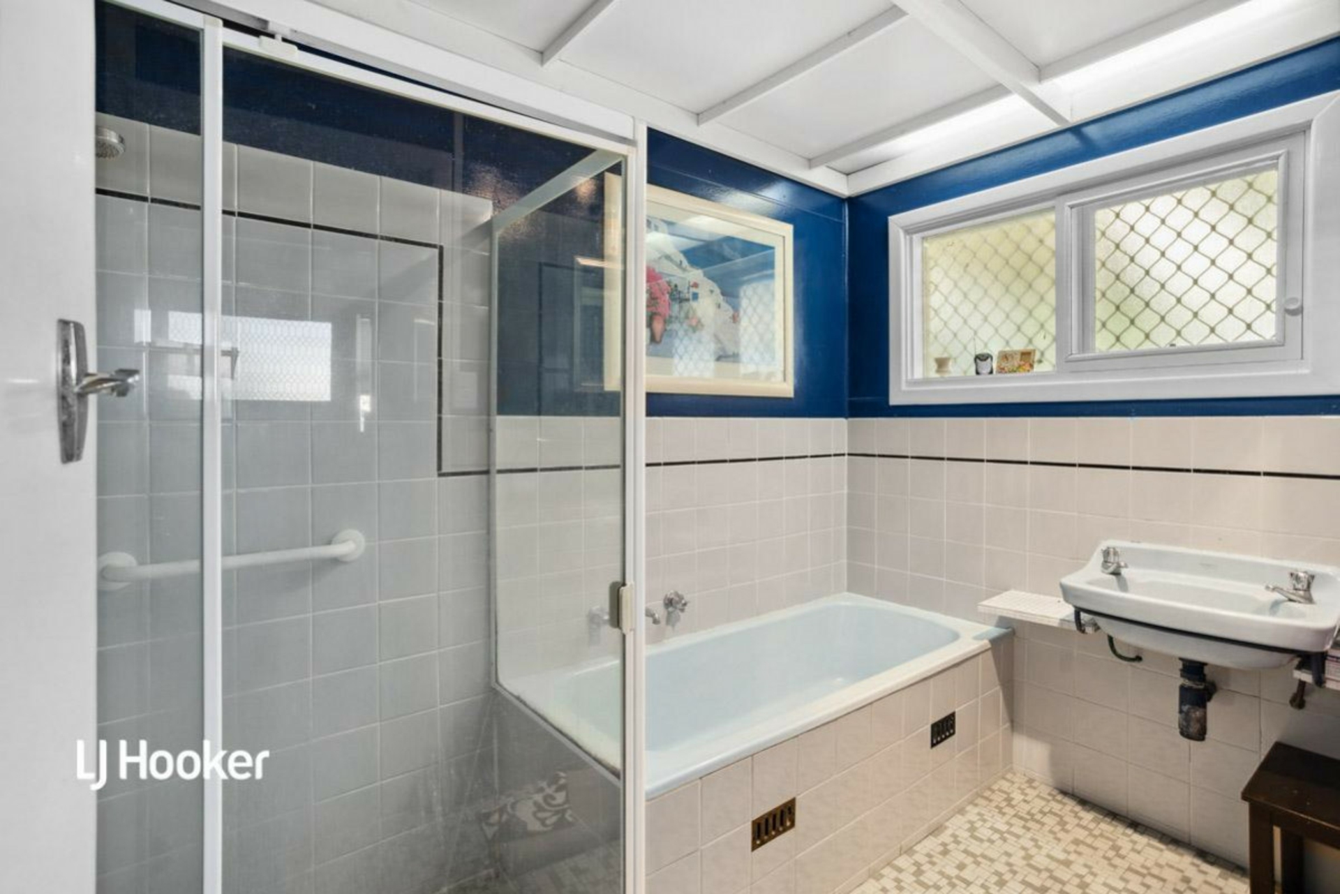 77 Rutherglen Avenue, VALLEY VIEW