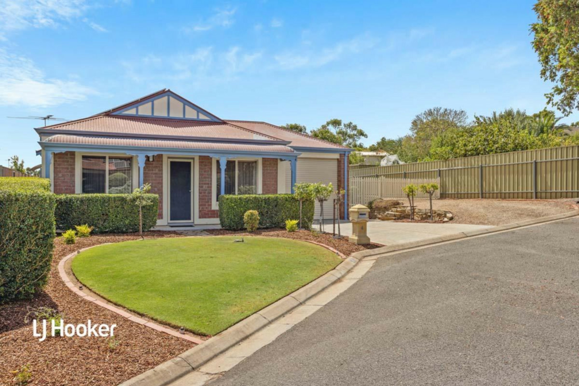 4 Crown Court, GULFVIEW HEIGHTS
