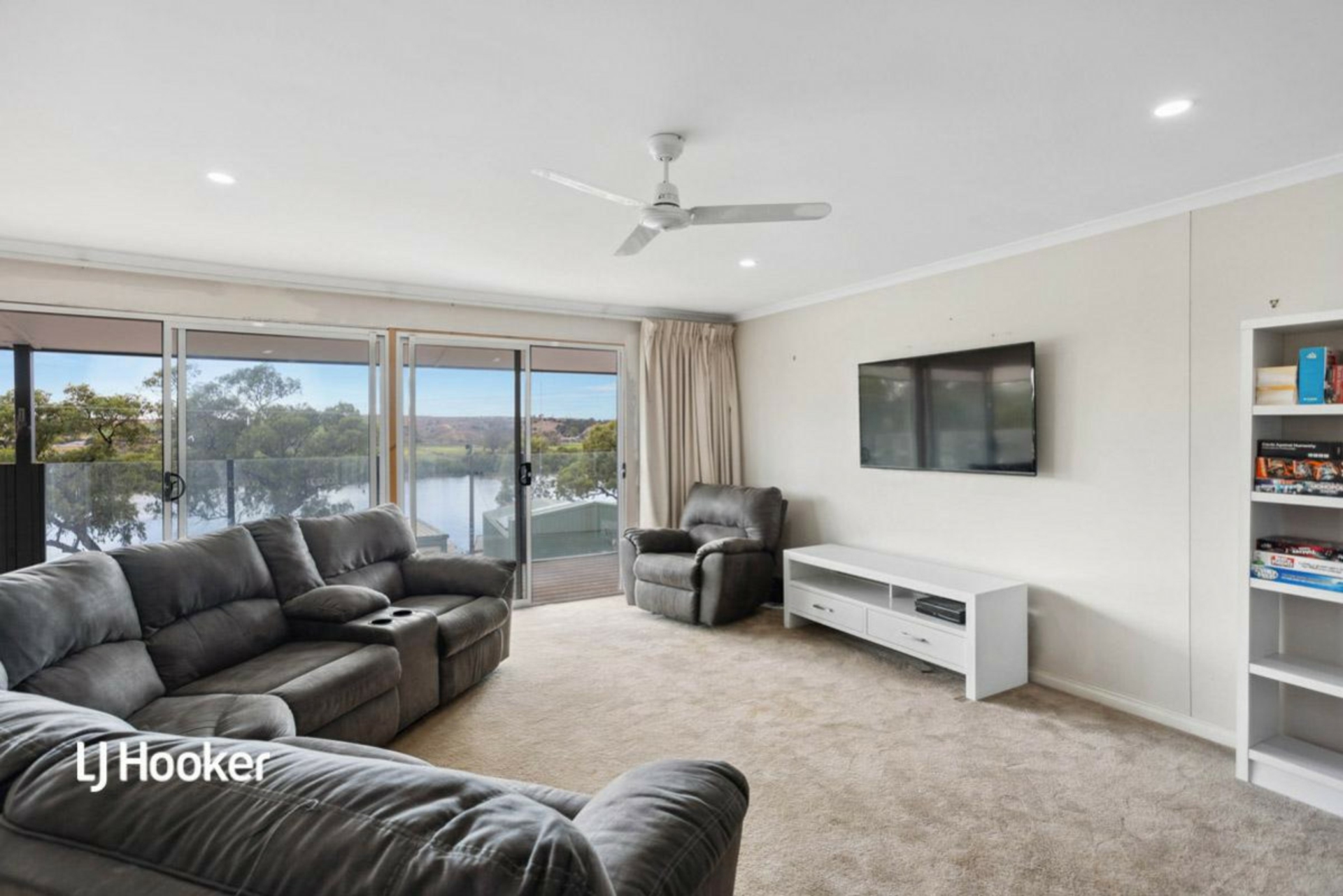 2 Mathews Circuit, WOODLANE