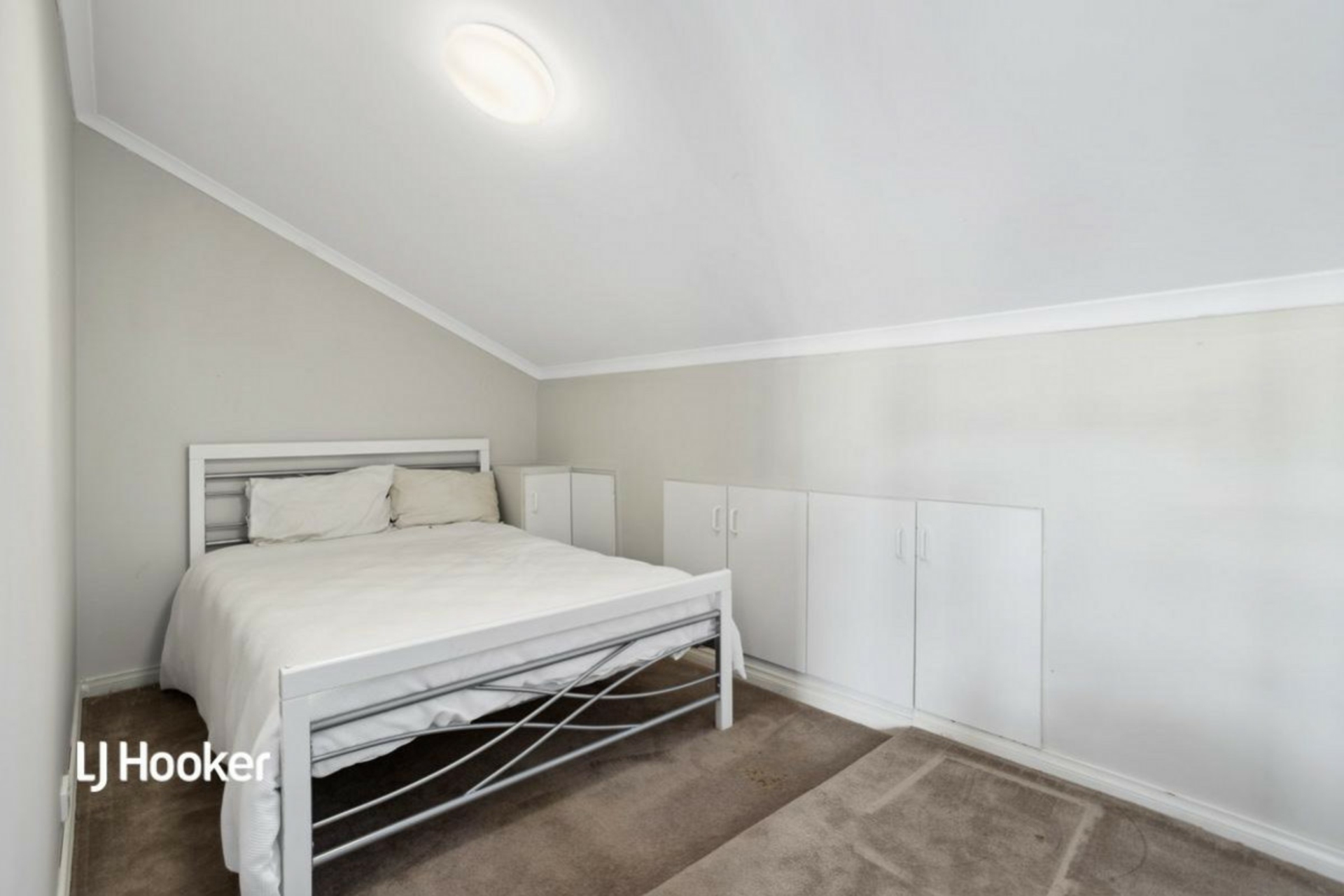 2 Mathews Circuit, WOODLANE