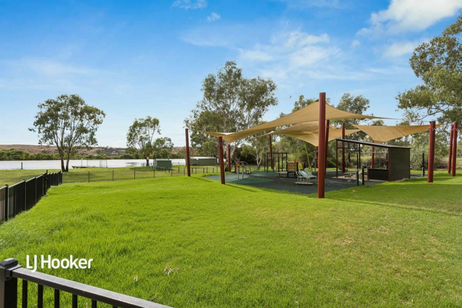2 Mathews Circuit, WOODLANE