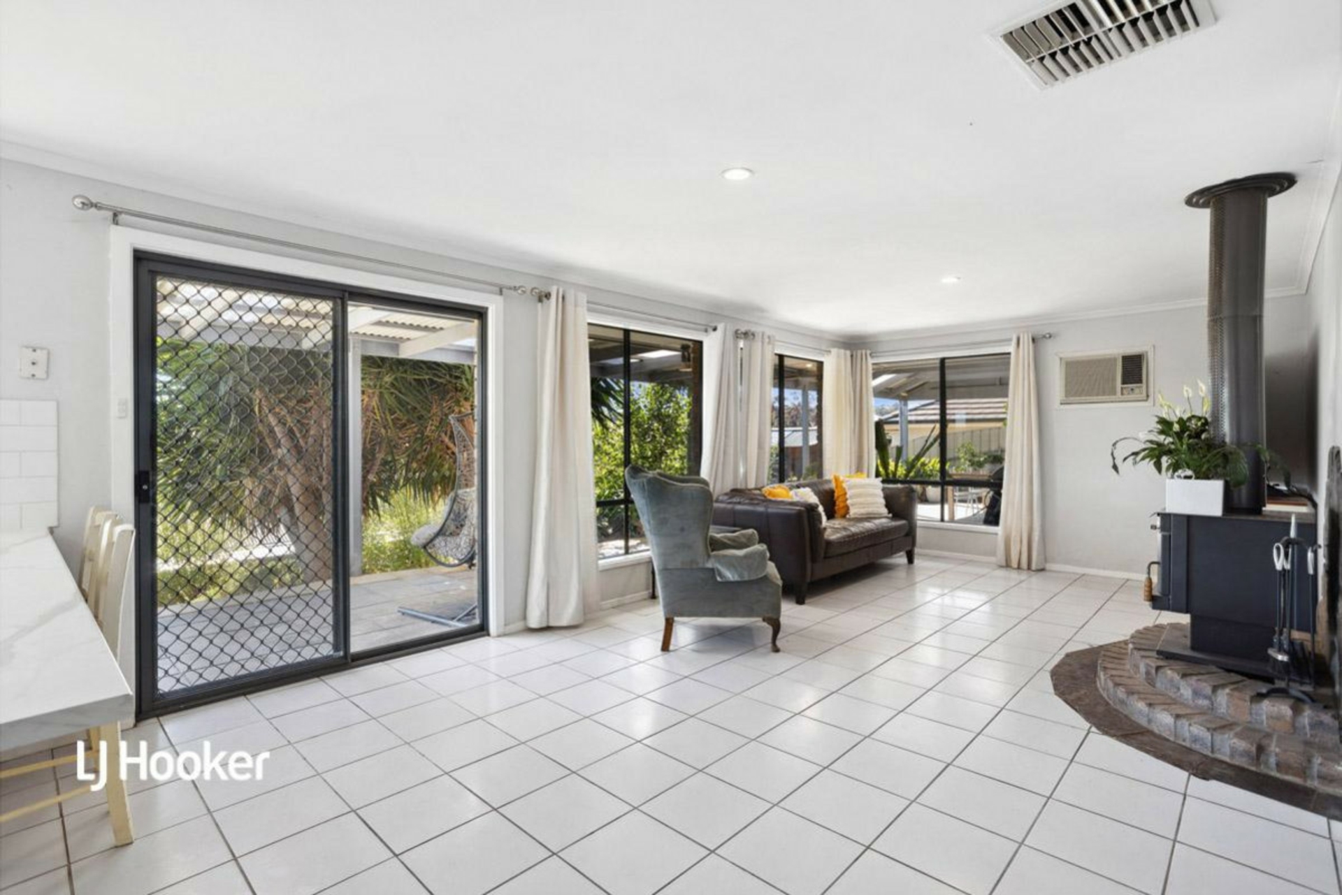 12 Bloomfield Avenue, GREENWITH