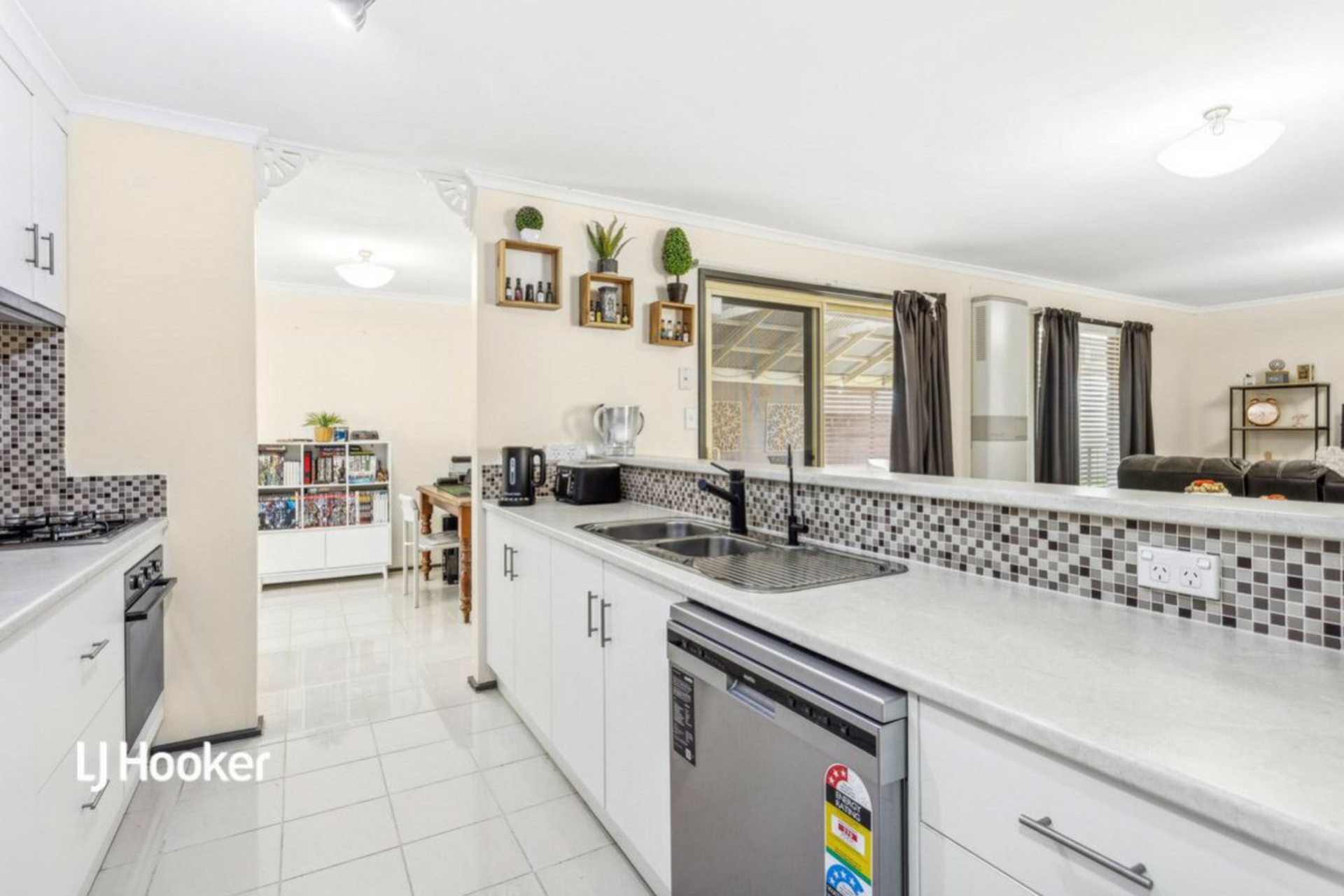 4 Toulon Place, GREENWITH