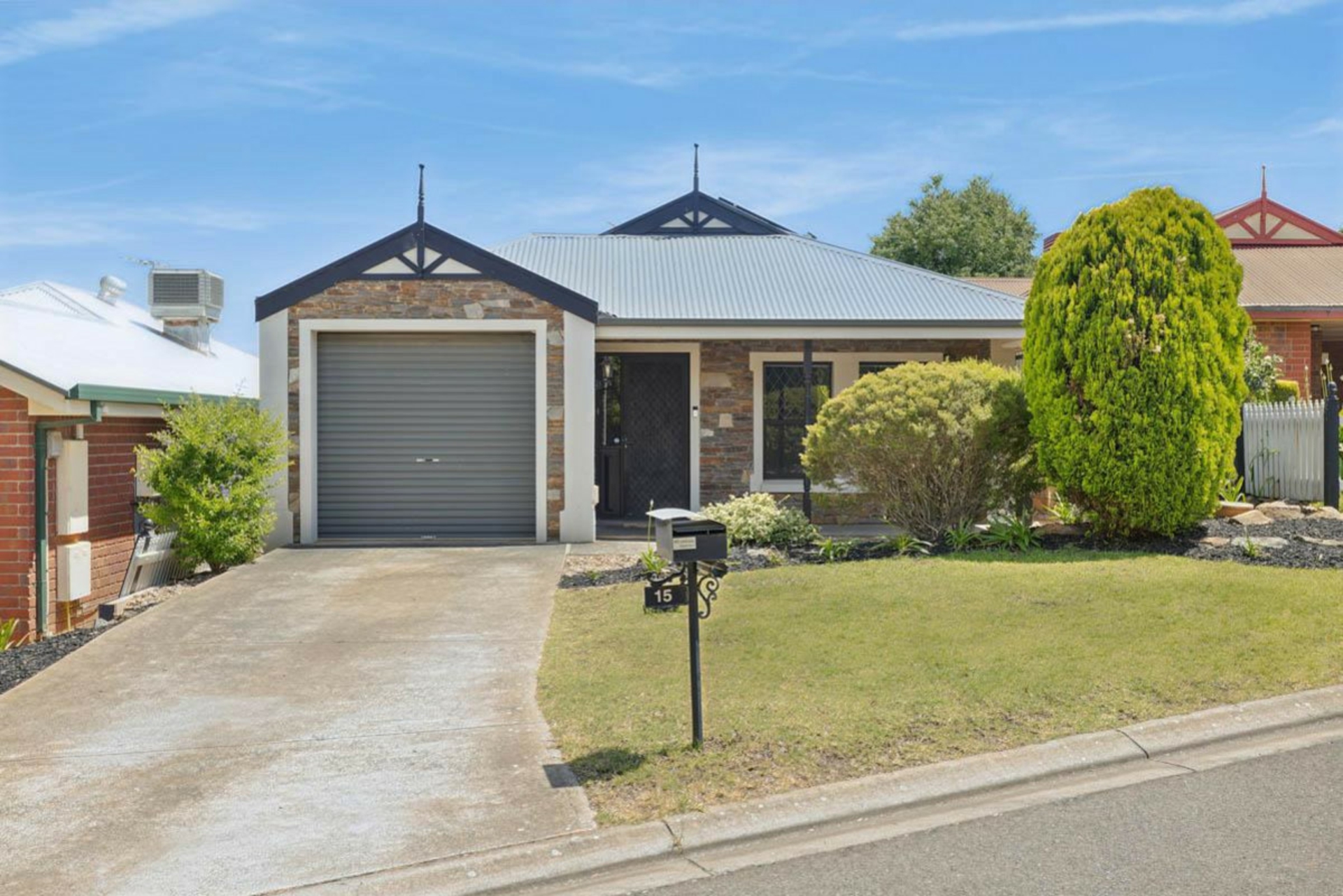 15 Debenham Court, GREENWITH