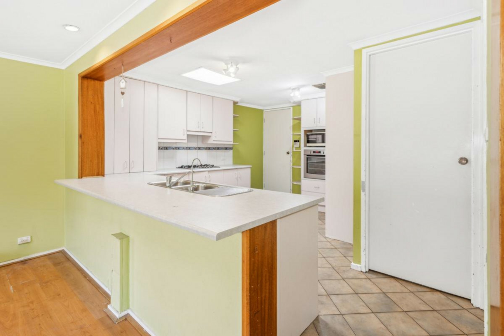 312 Grenfell Road, SURREY DOWNS