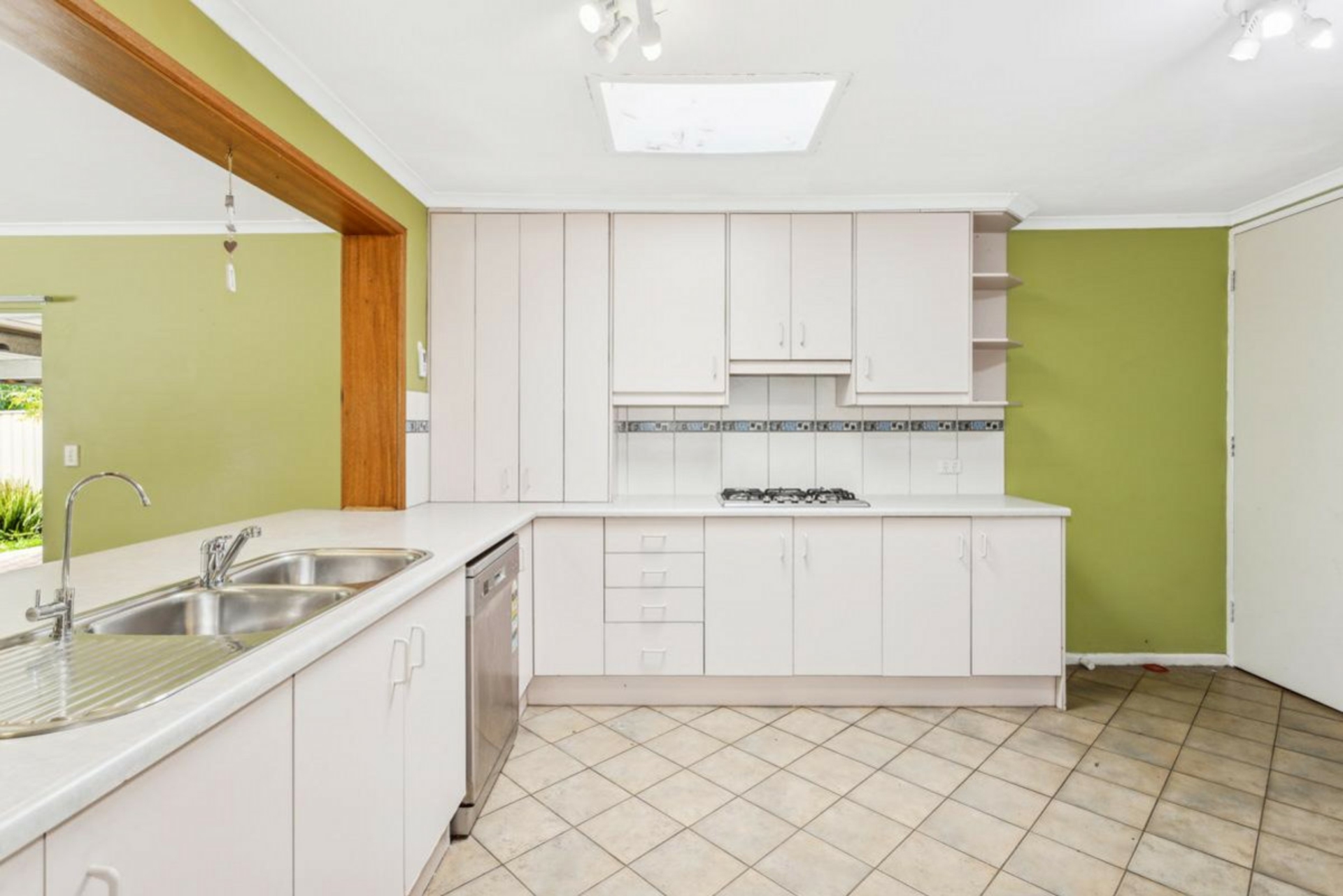 312 Grenfell Road, SURREY DOWNS