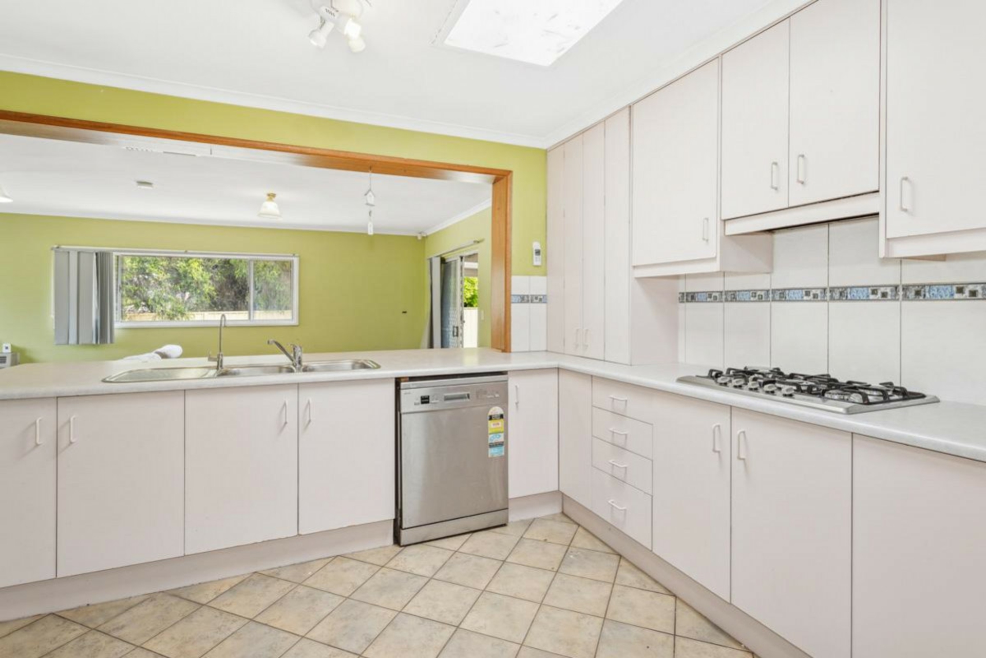 312 Grenfell Road, SURREY DOWNS