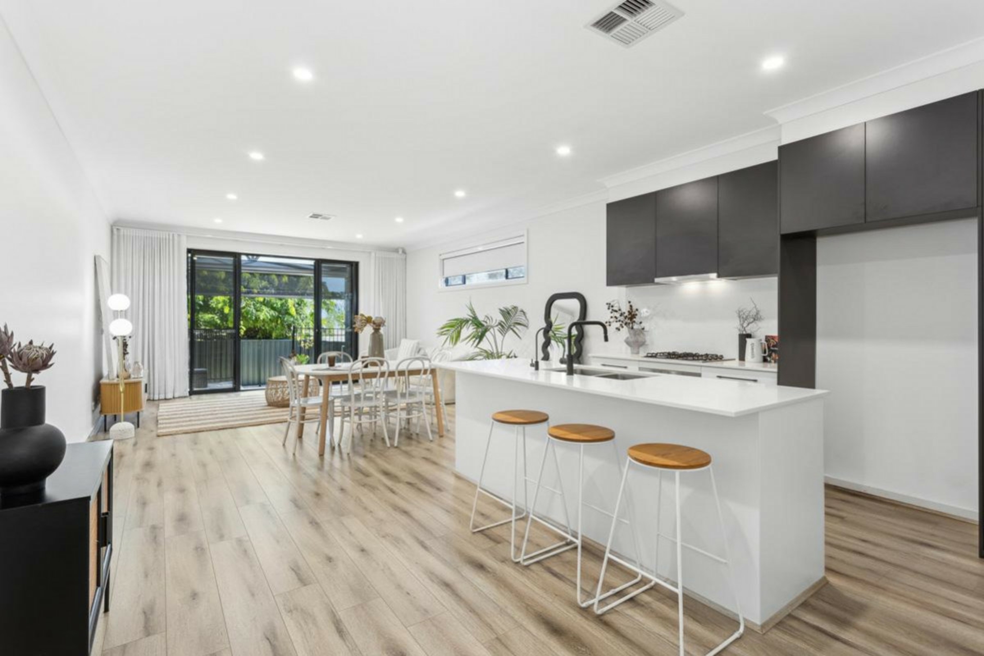 9 Valley View Drive, HIGHBURY