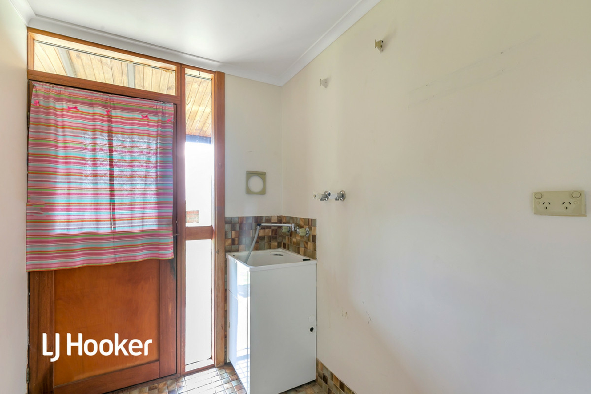 7 Wyatt Road, DIREK