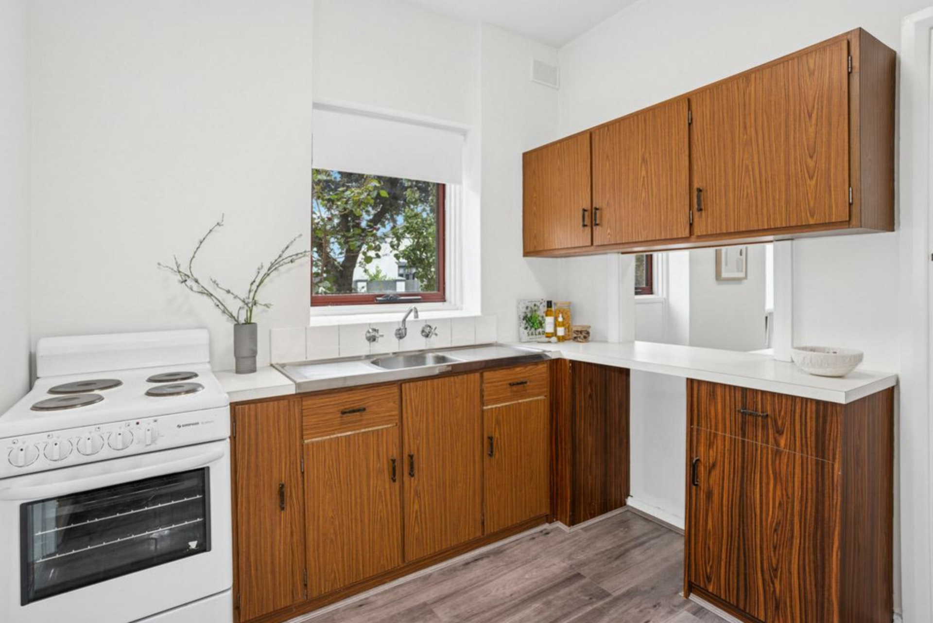 1/6 Saltram Road, GLENELG