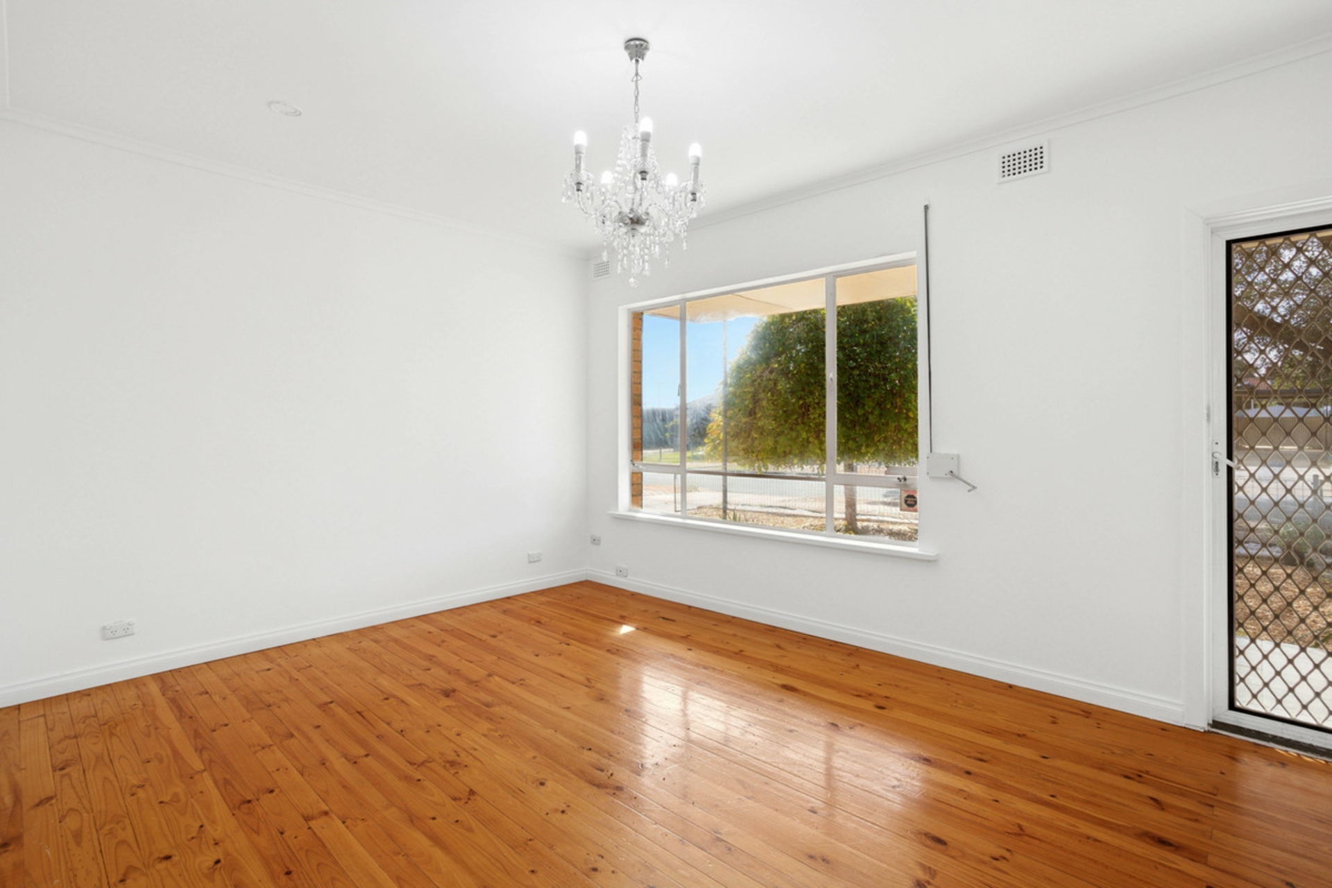 5 Ian Avenue, PARA HILLS WEST
