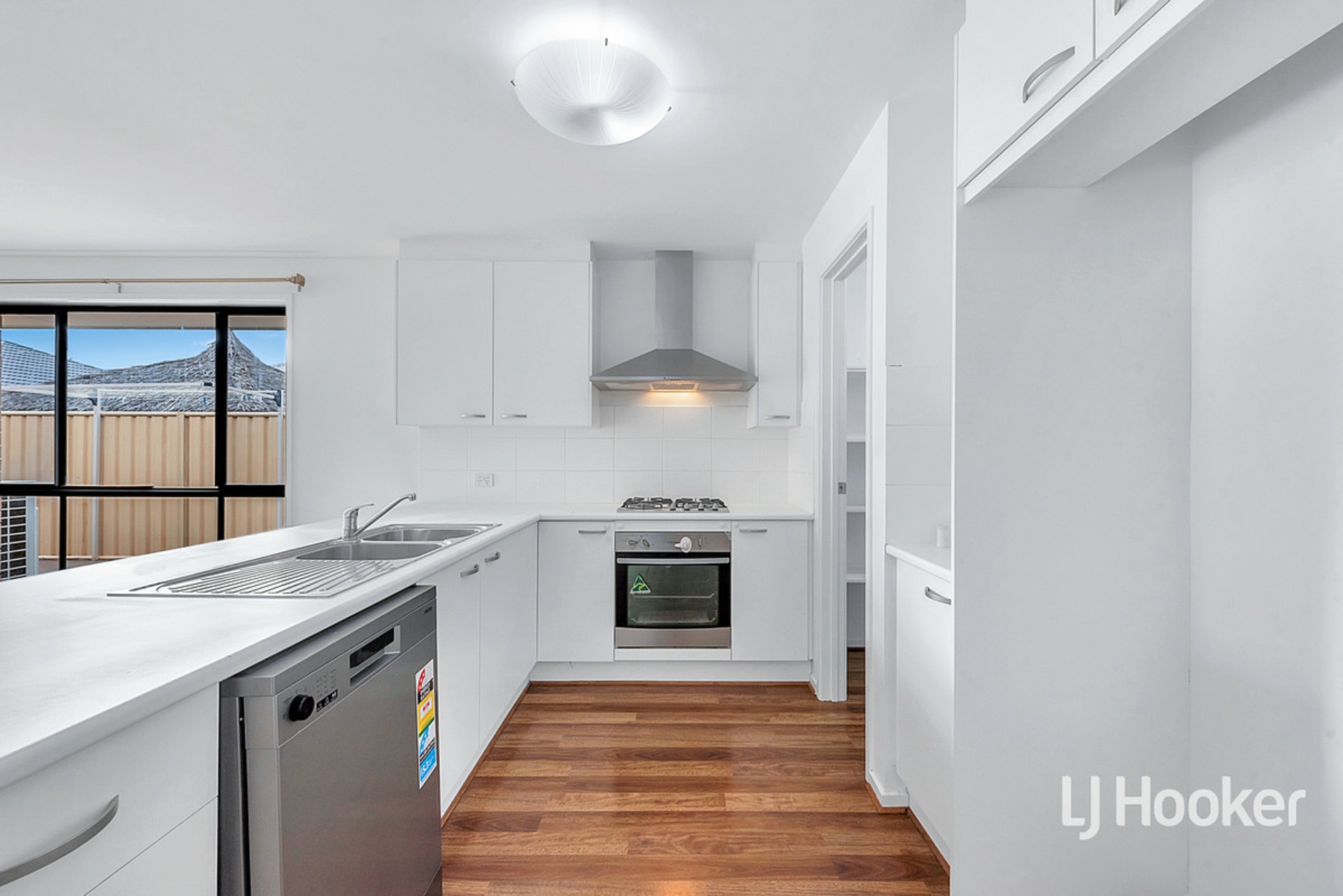47 Scarlet Avenue, MUNNO PARA