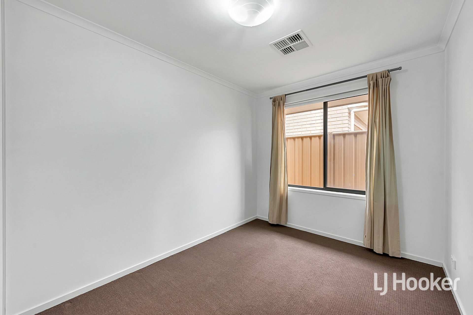 47 Scarlet Avenue, MUNNO PARA