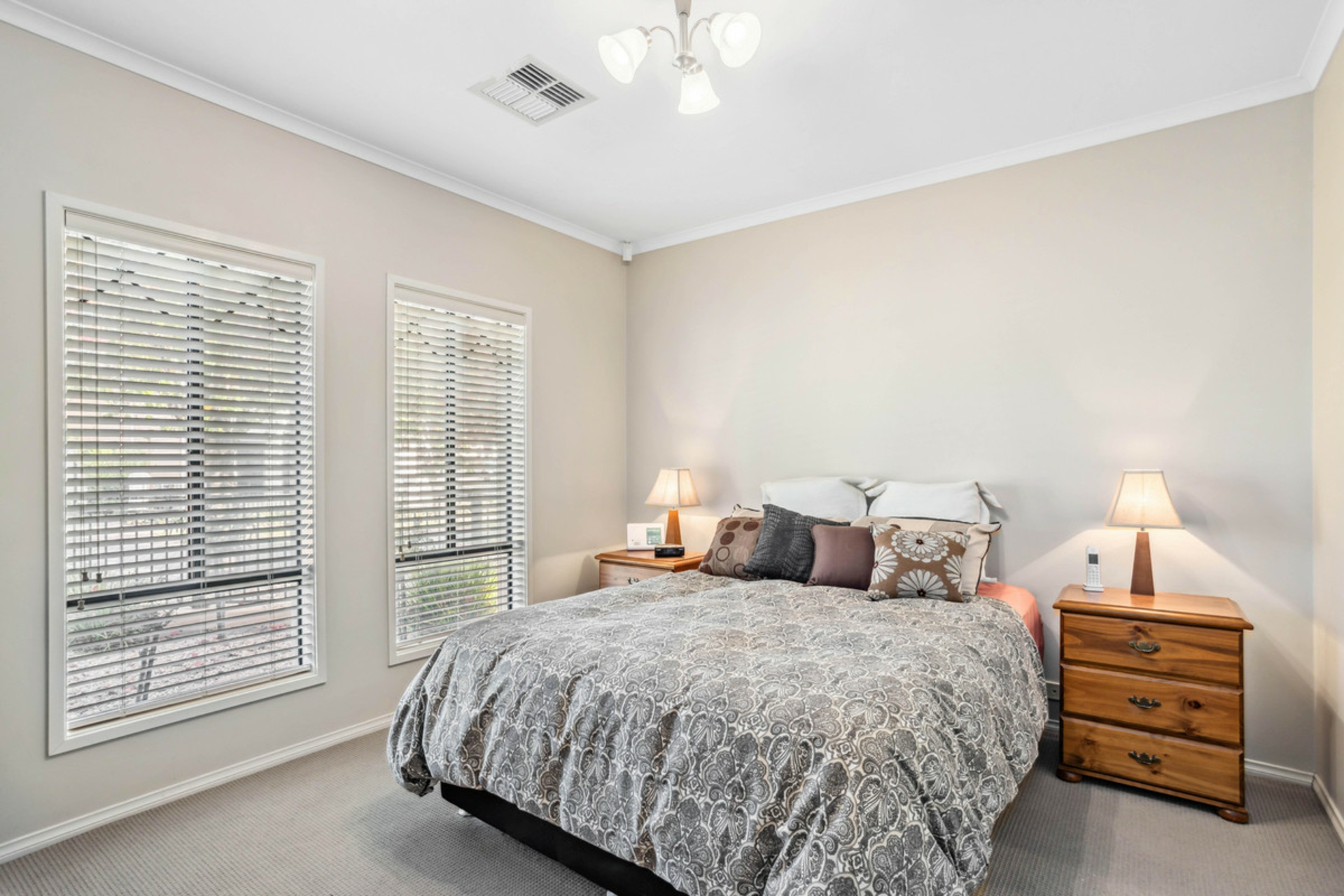 10 Sugarloaf Lane, MAWSON LAKES