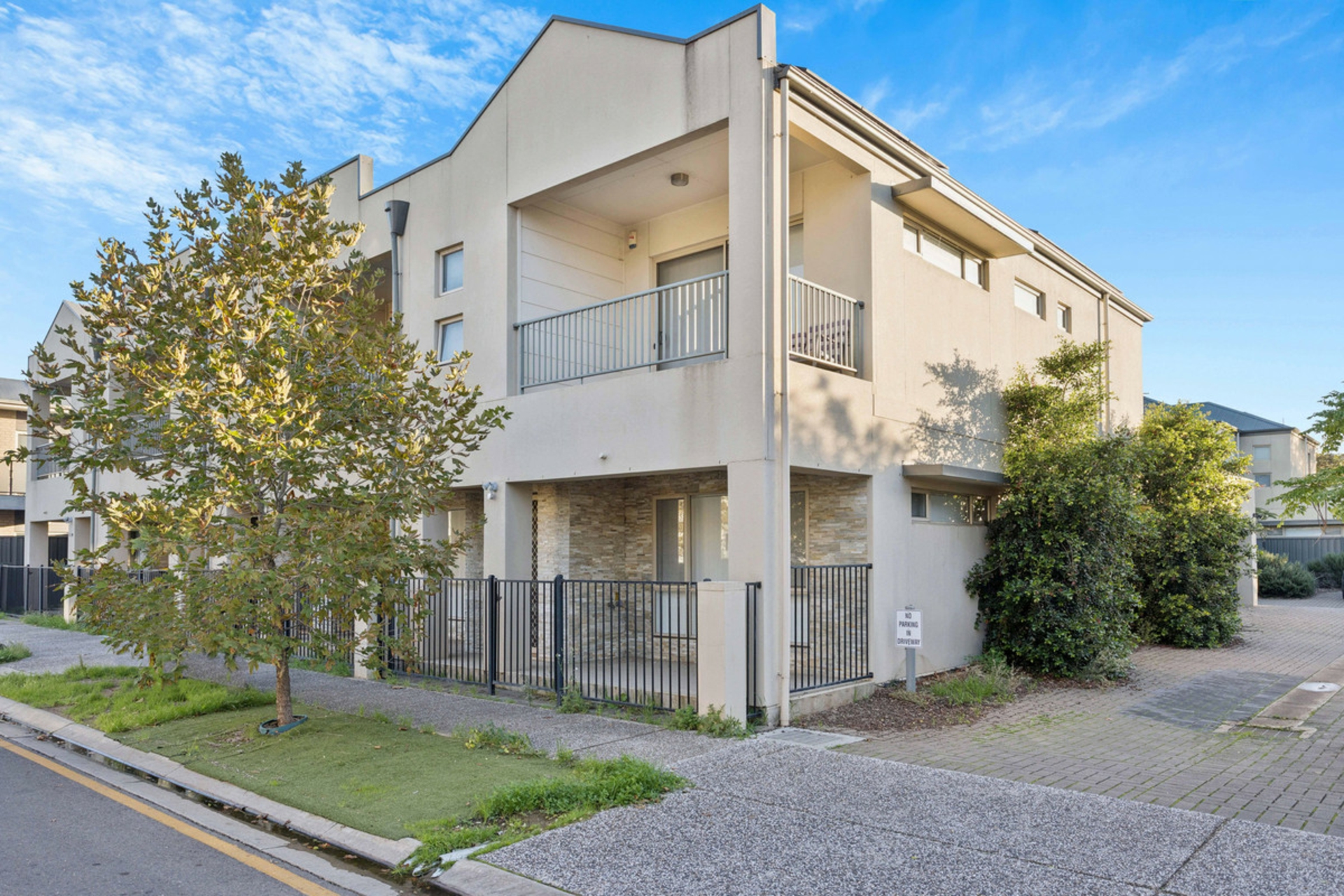 4/29 Victoria Parade — photo from LJ Hooker Property Specialists