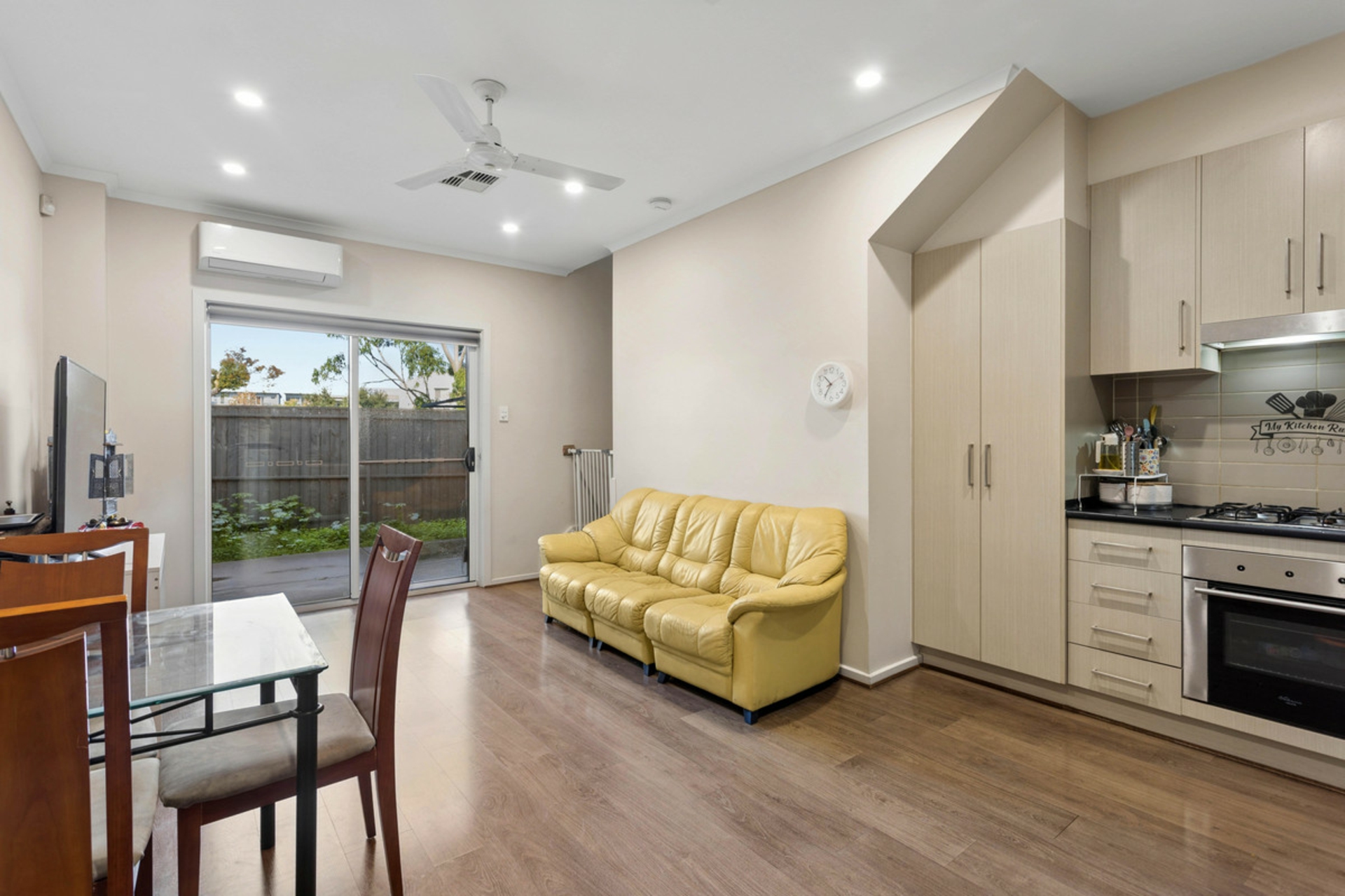 24/35 Victoria Parade — photo 4 of 12
