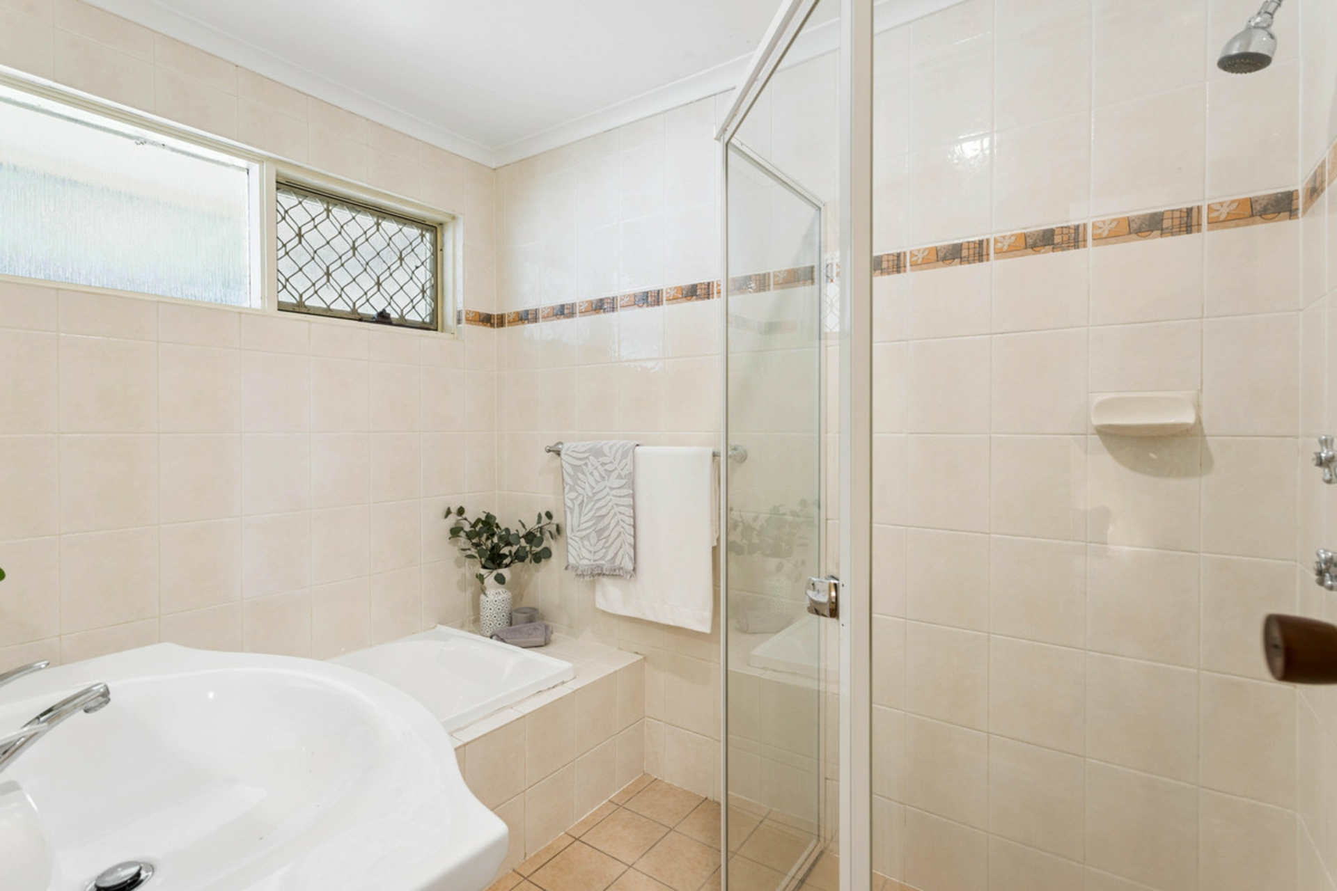 9 Bank Crescent — photo 15 of 21