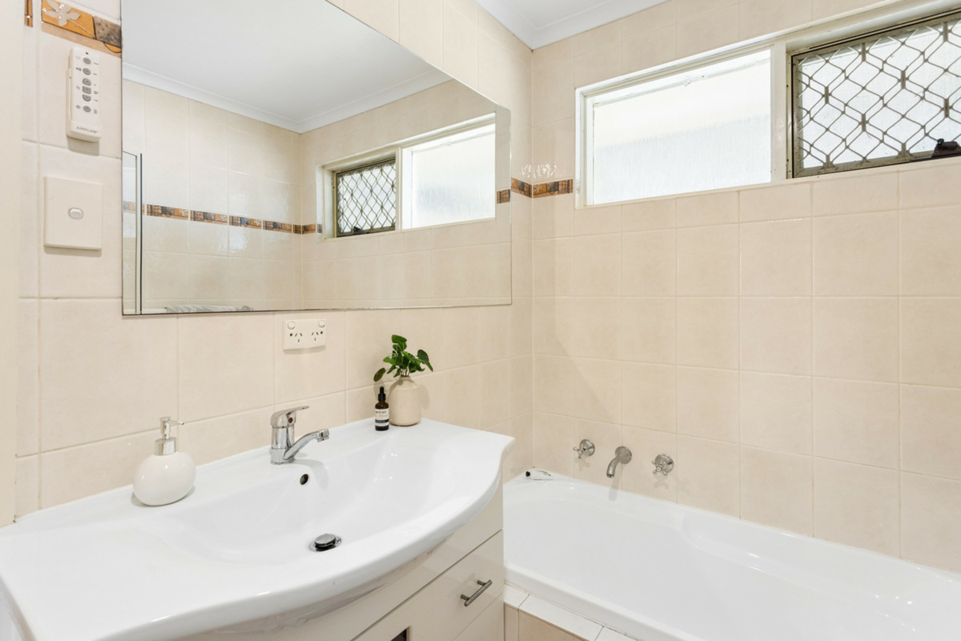 9 Bank Crescent — photo 16 of 21