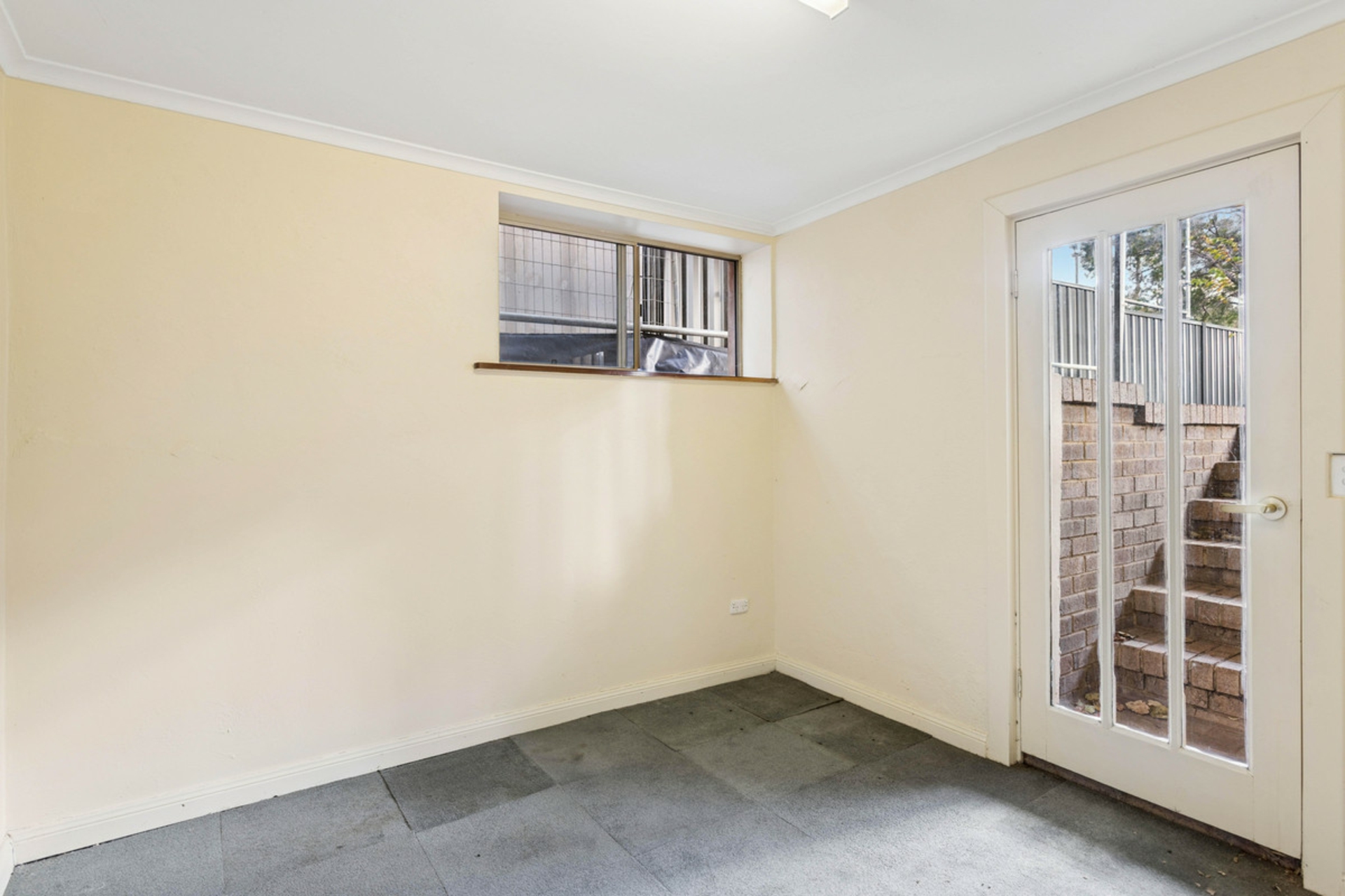 9 Bank Crescent — photo 19 of 21