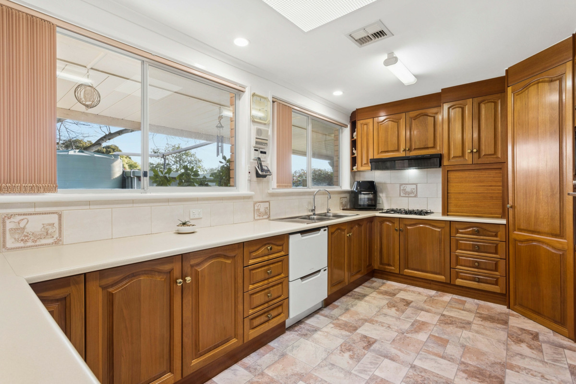 6 Endama Avenue — photo 6 of 16