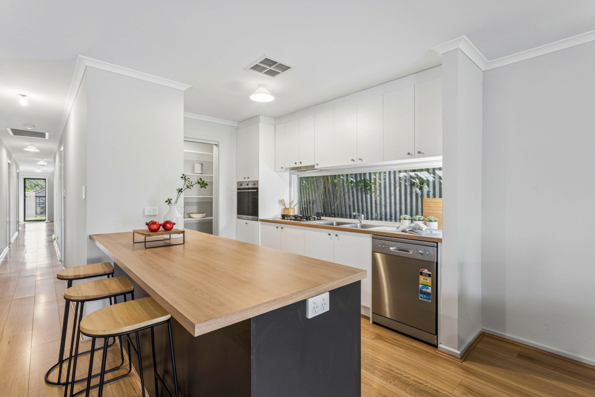 24A Lorna Road — photo 2 of 14