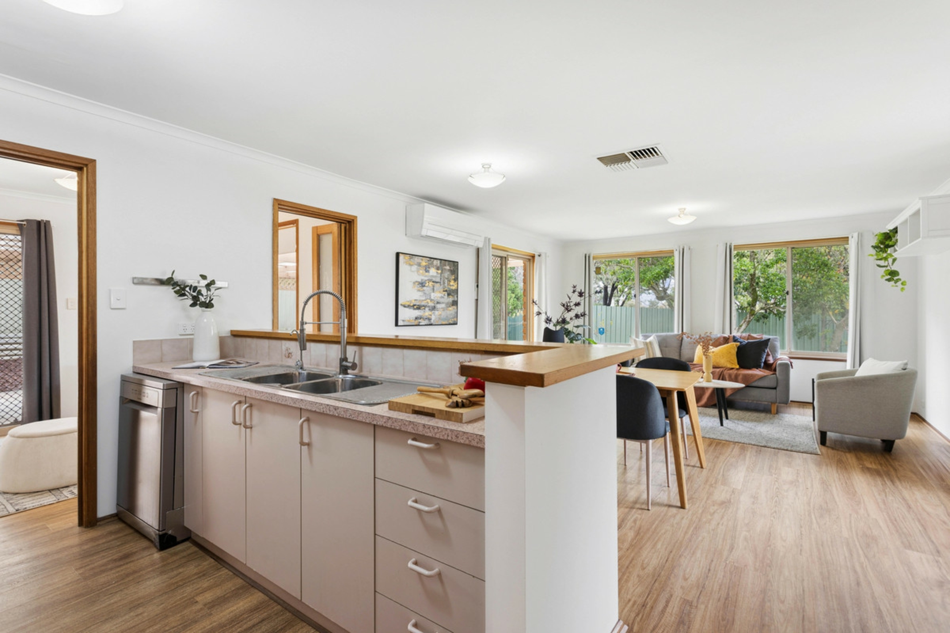 7 Roycroft Place — photo 4 of 20