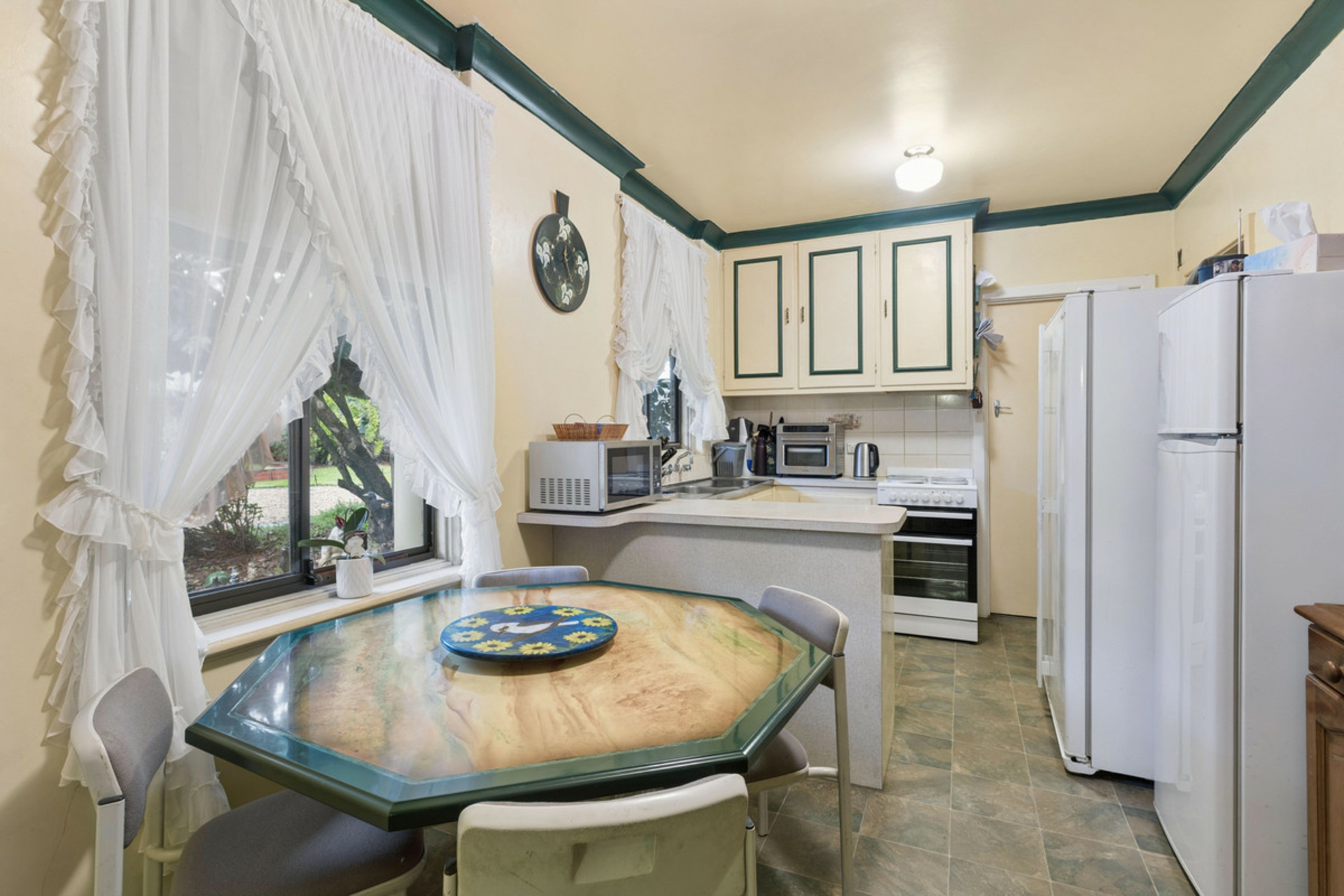 7 Glen Crescent — photo 4 of 14