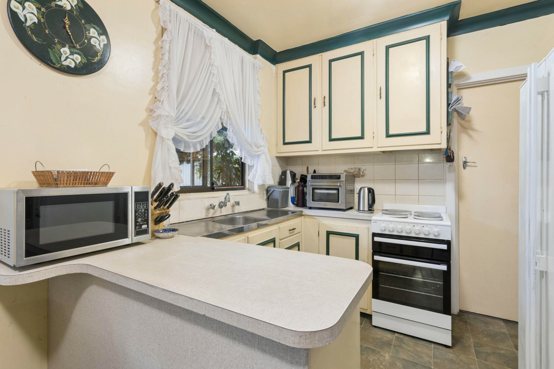 7 Glen Crescent — photo 5 of 14