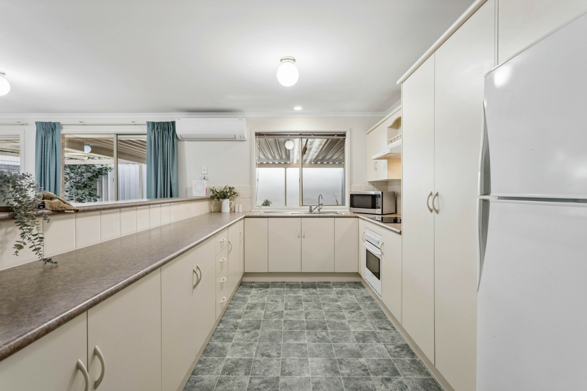 29 Pelsaert Avenue — photo 7 of 20