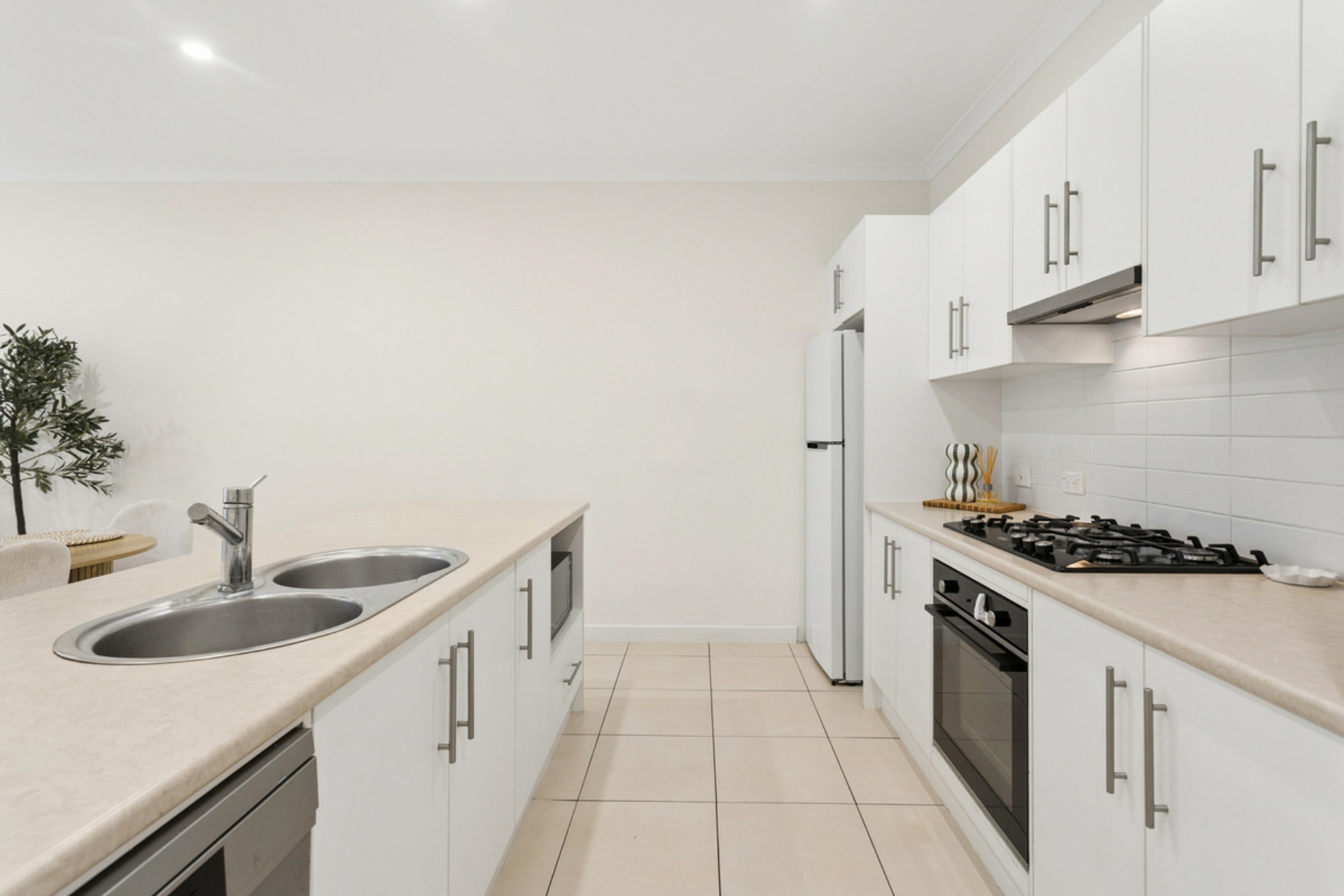 4/135 Sanctuary Drive — photo 3 of 17