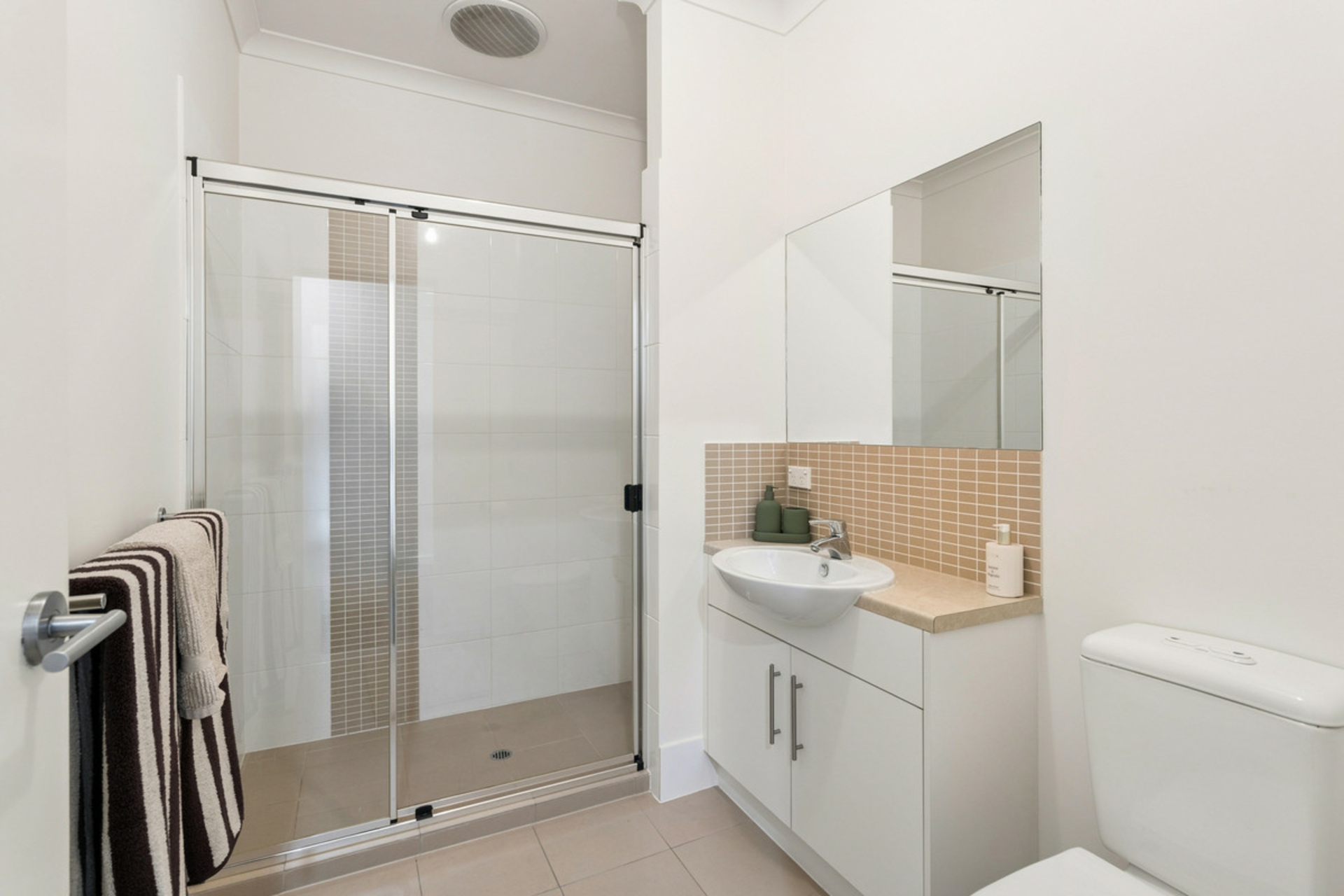 4/135 Sanctuary Drive — photo 13 of 17