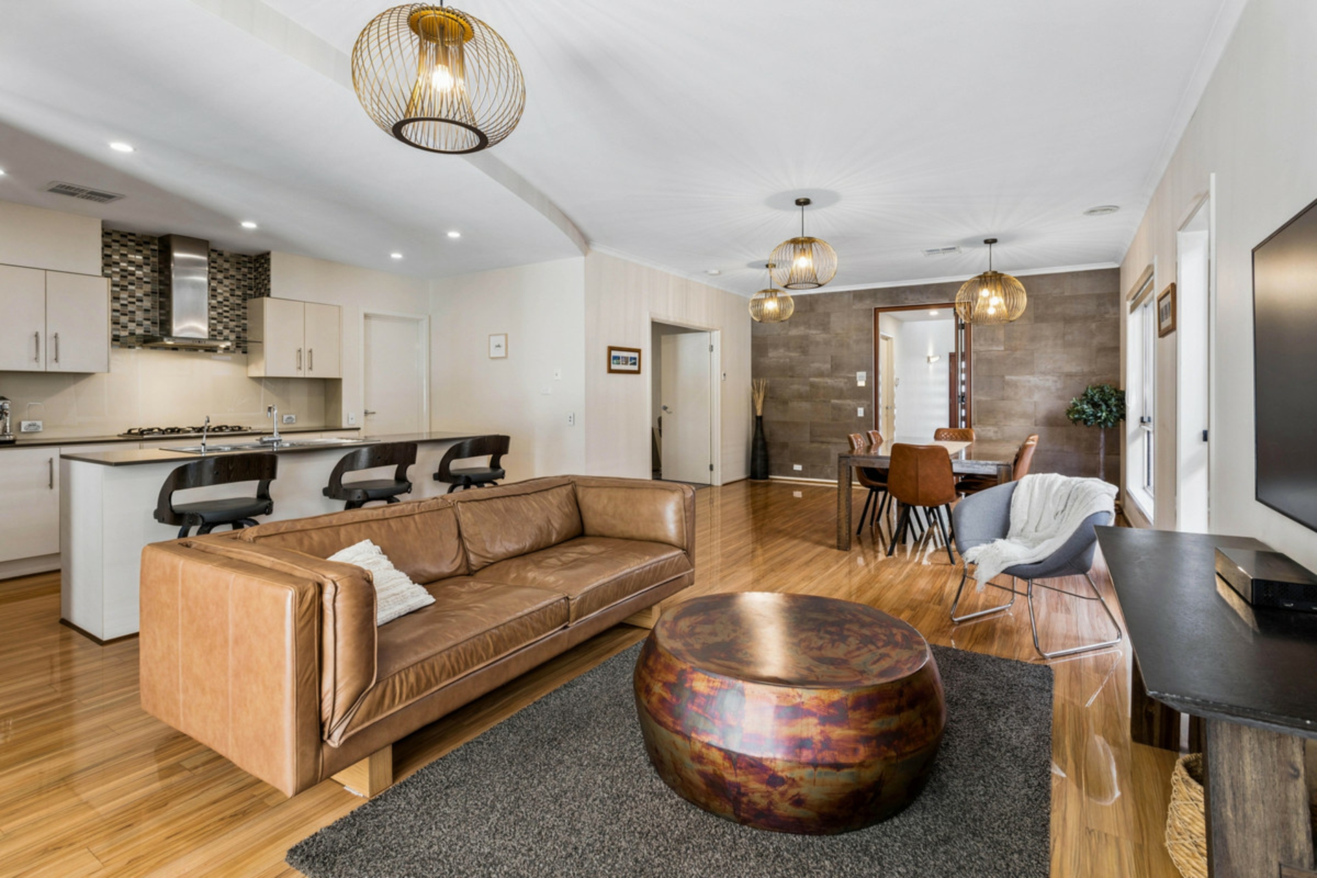 49 Nelson Crescent — photo 4 of 20