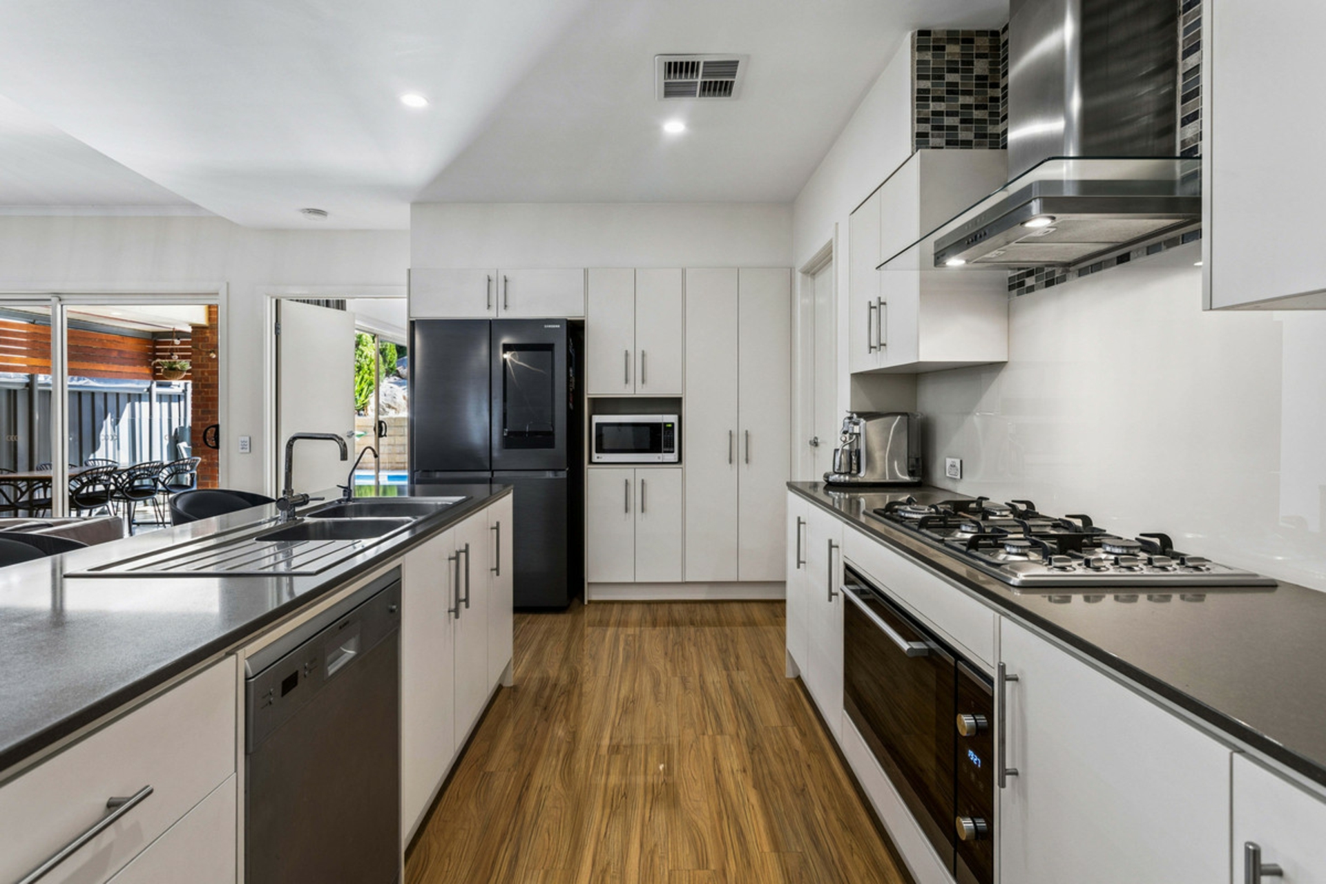 49 Nelson Crescent — photo 7 of 20