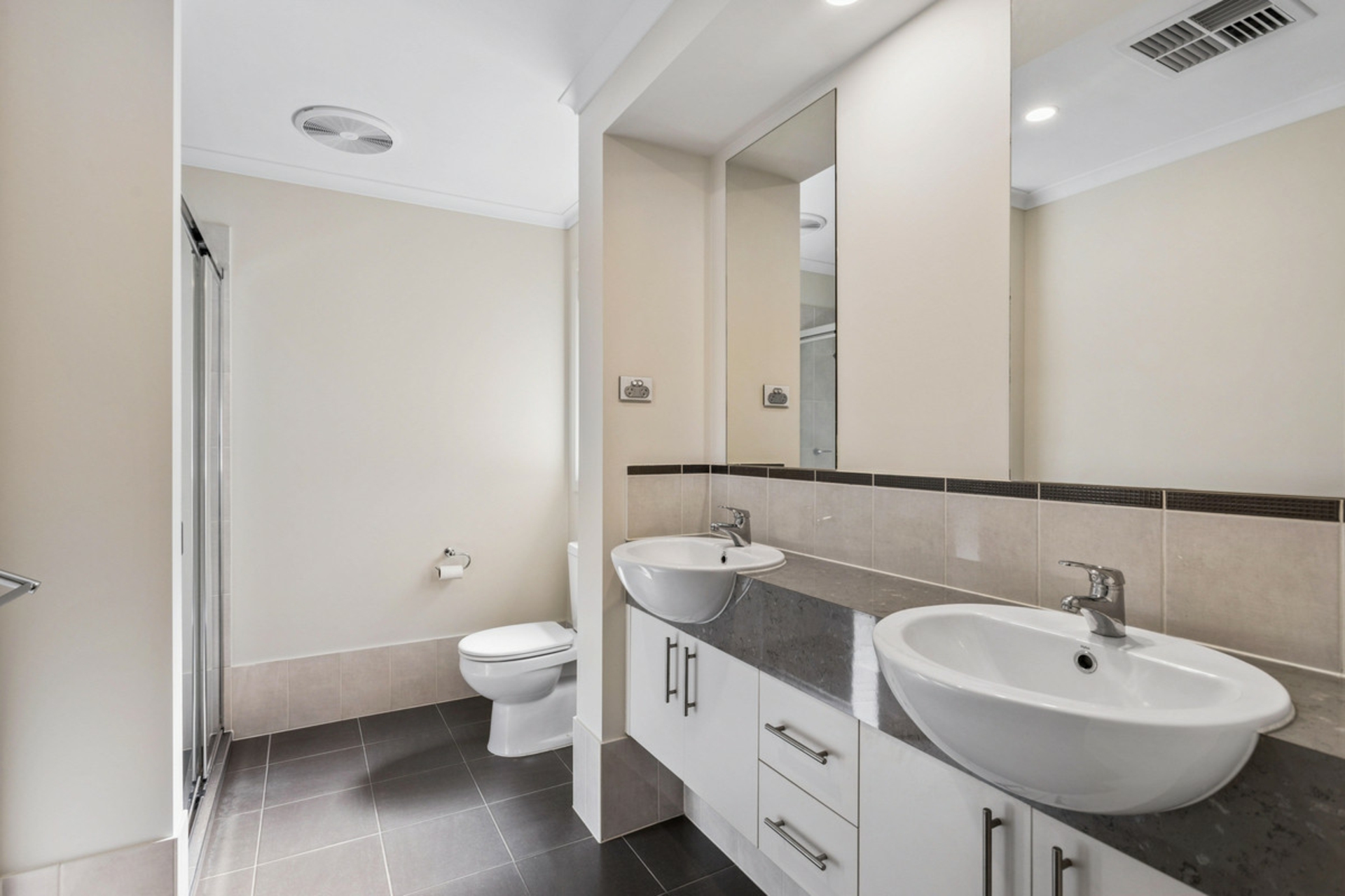 49 Nelson Crescent — photo 12 of 20
