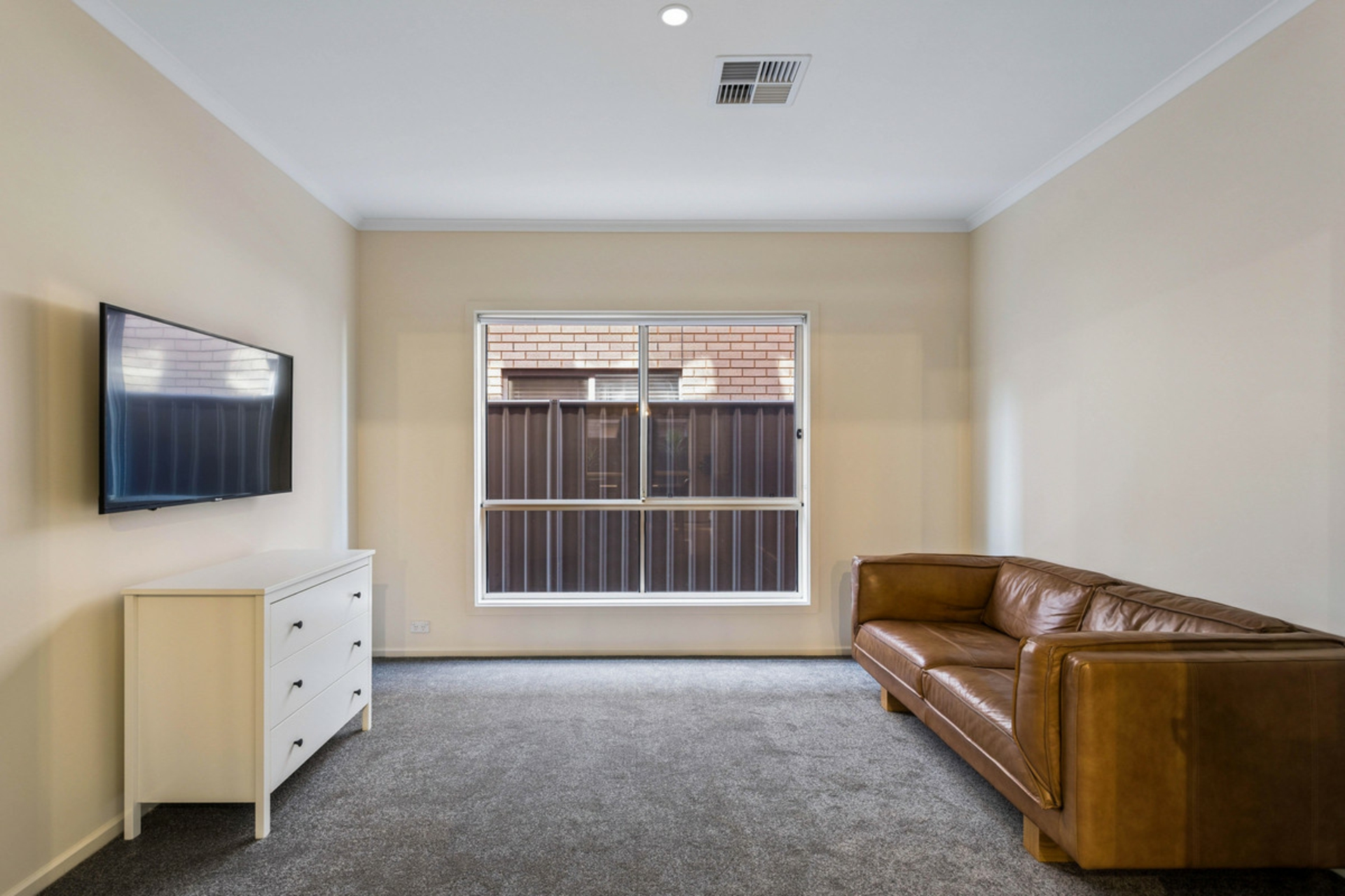 49 Nelson Crescent — photo 17 of 20
