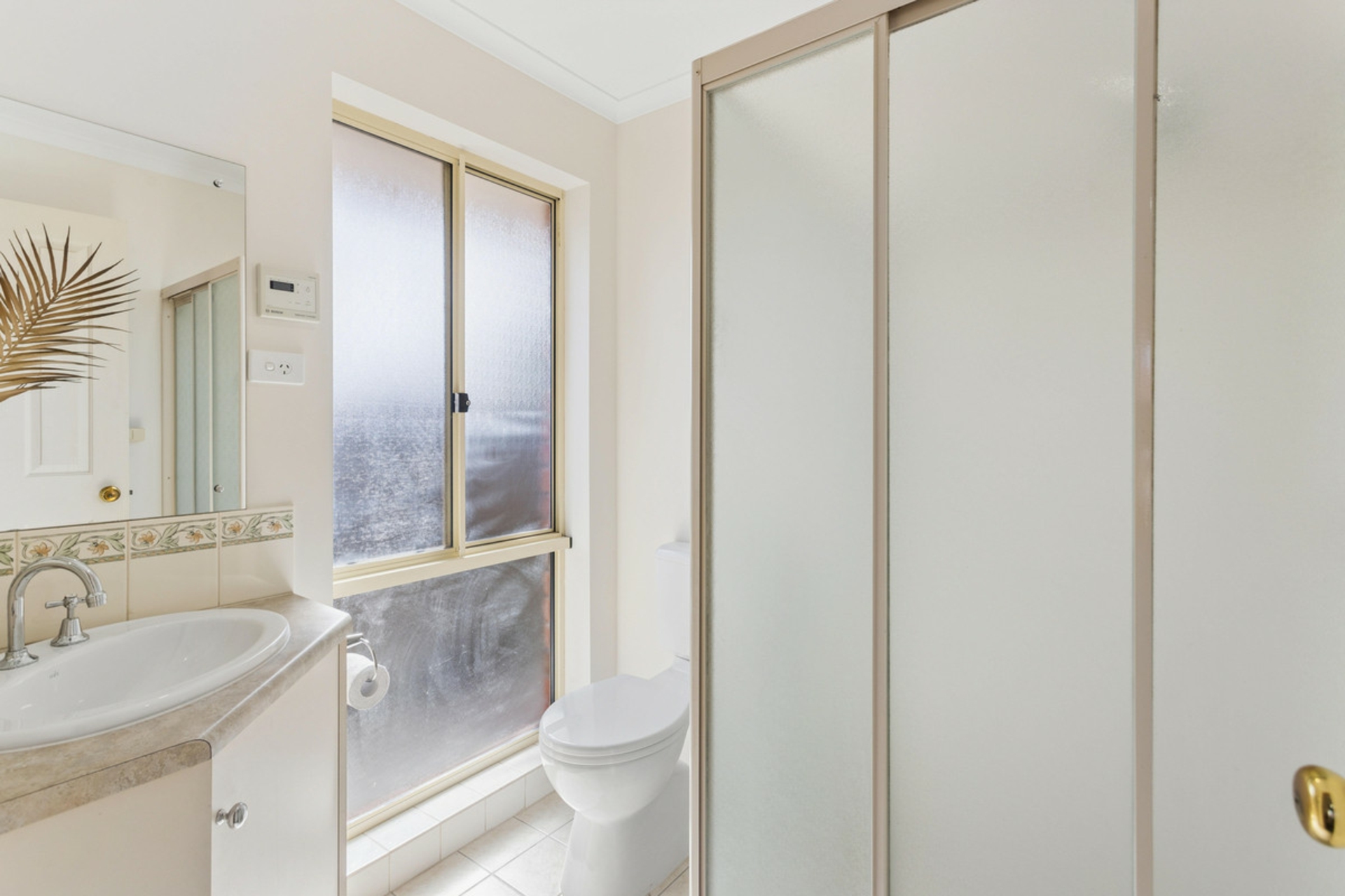16 Mander Crescent — photo 6 of 28