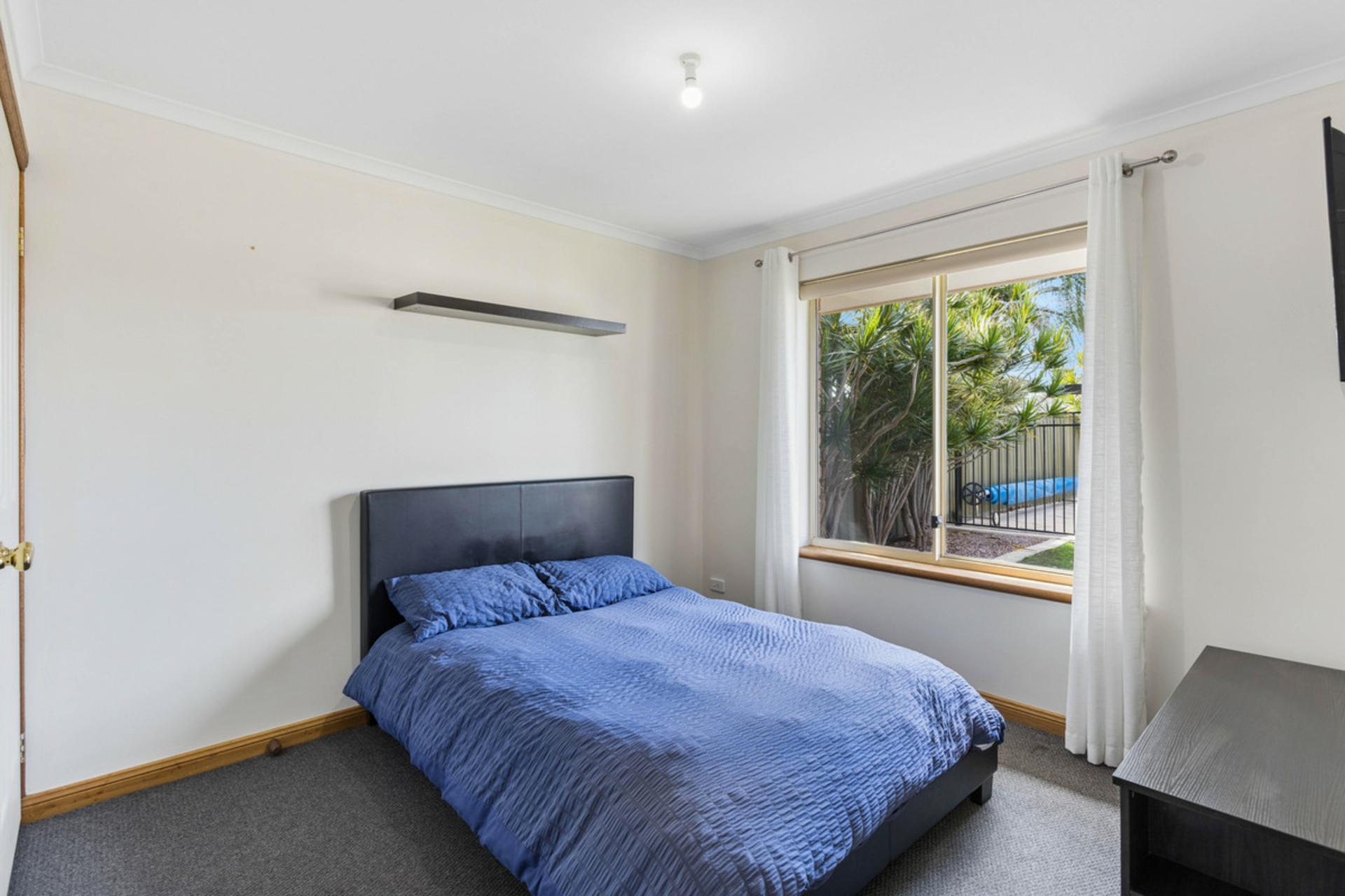 16 Mander Crescent — photo 15 of 28