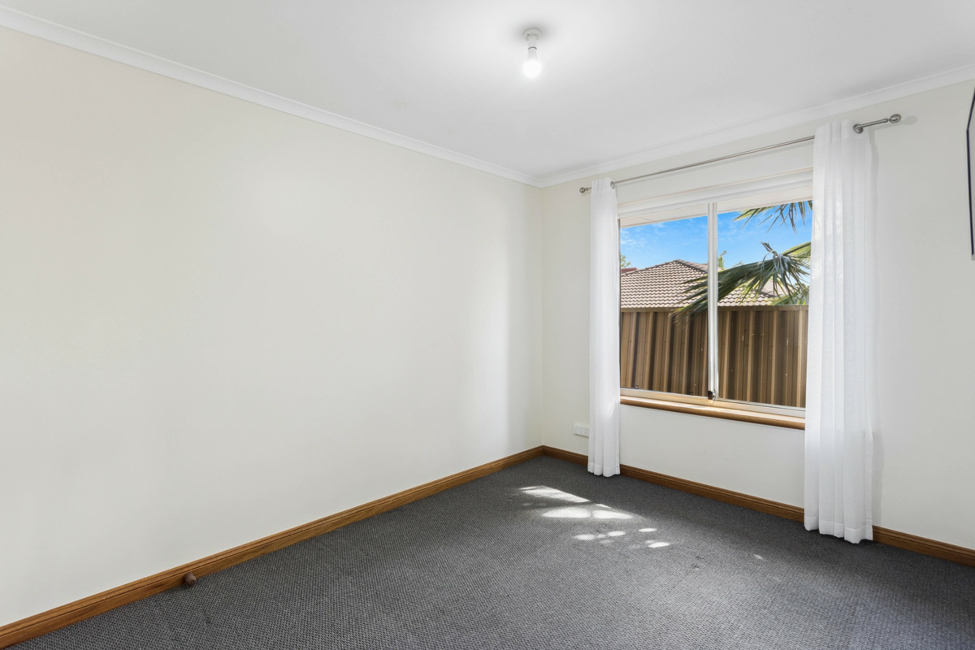 16 Mander Crescent — photo 16 of 28