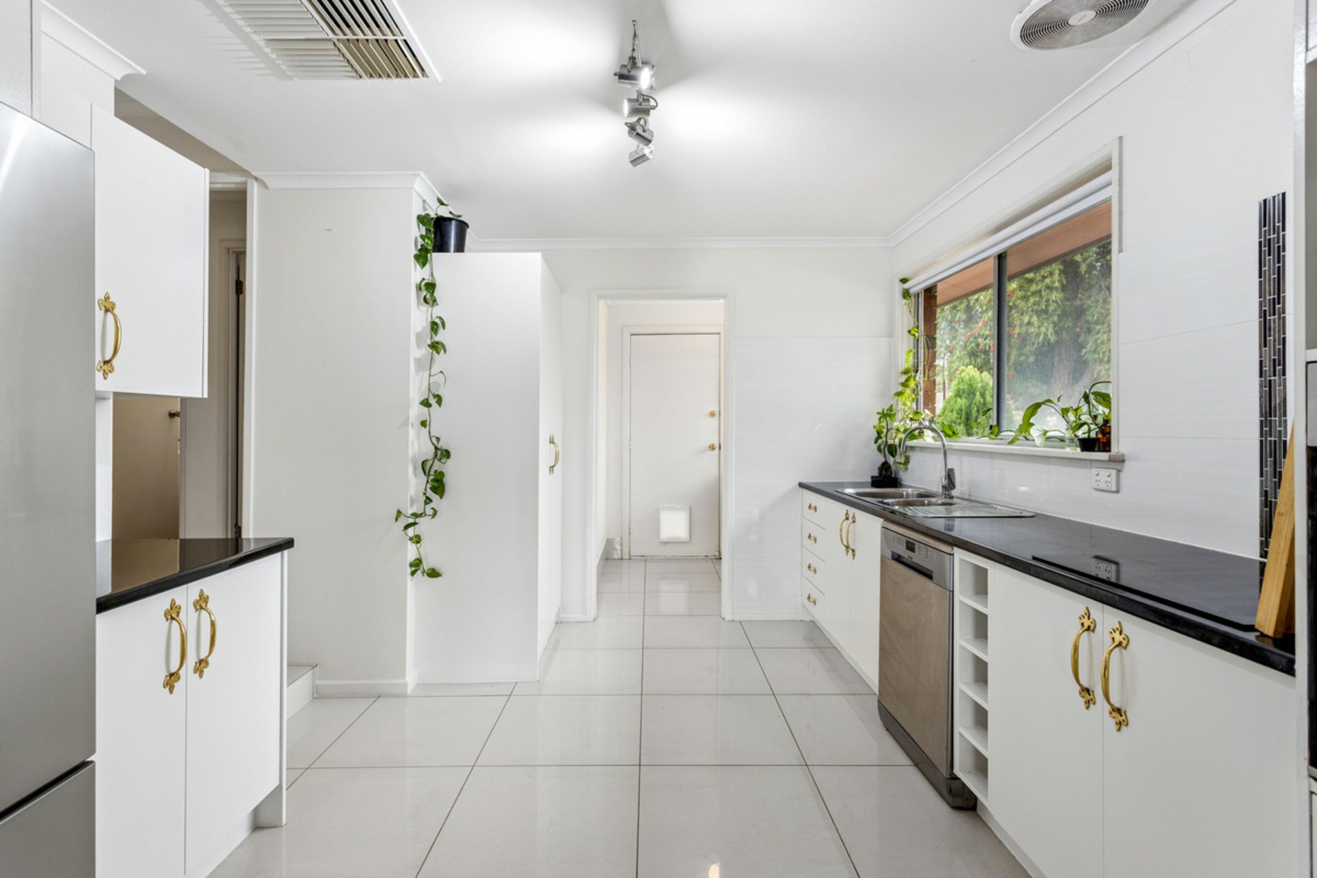 42 Oratanga Road — photo 5 of 15