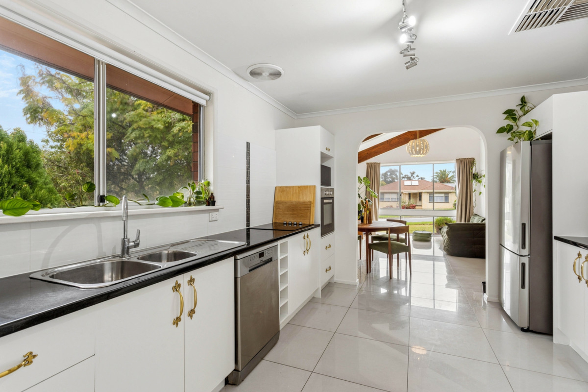 42 Oratanga Road — photo 6 of 15