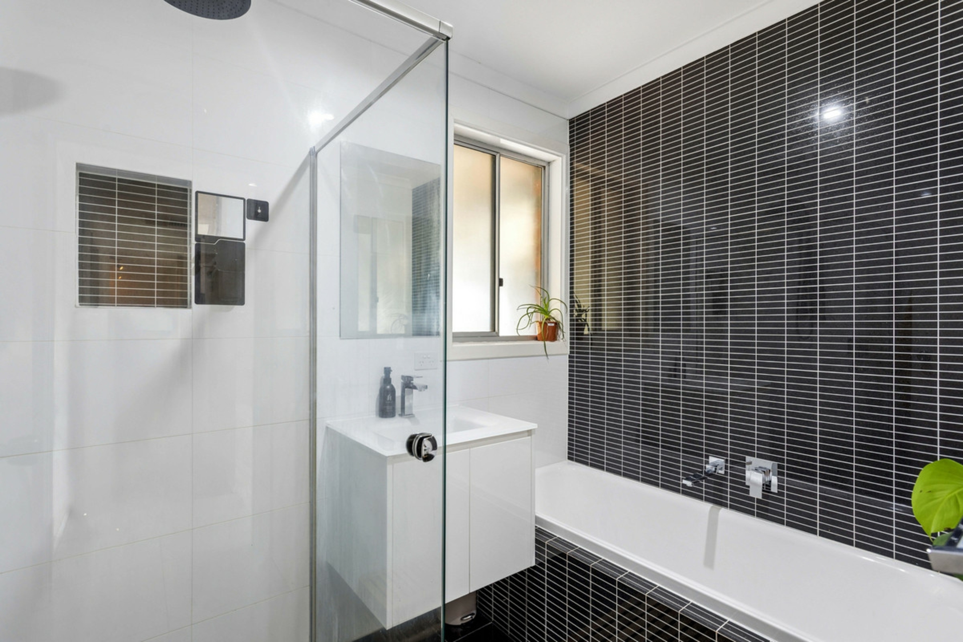 42 Oratanga Road — photo 10 of 15