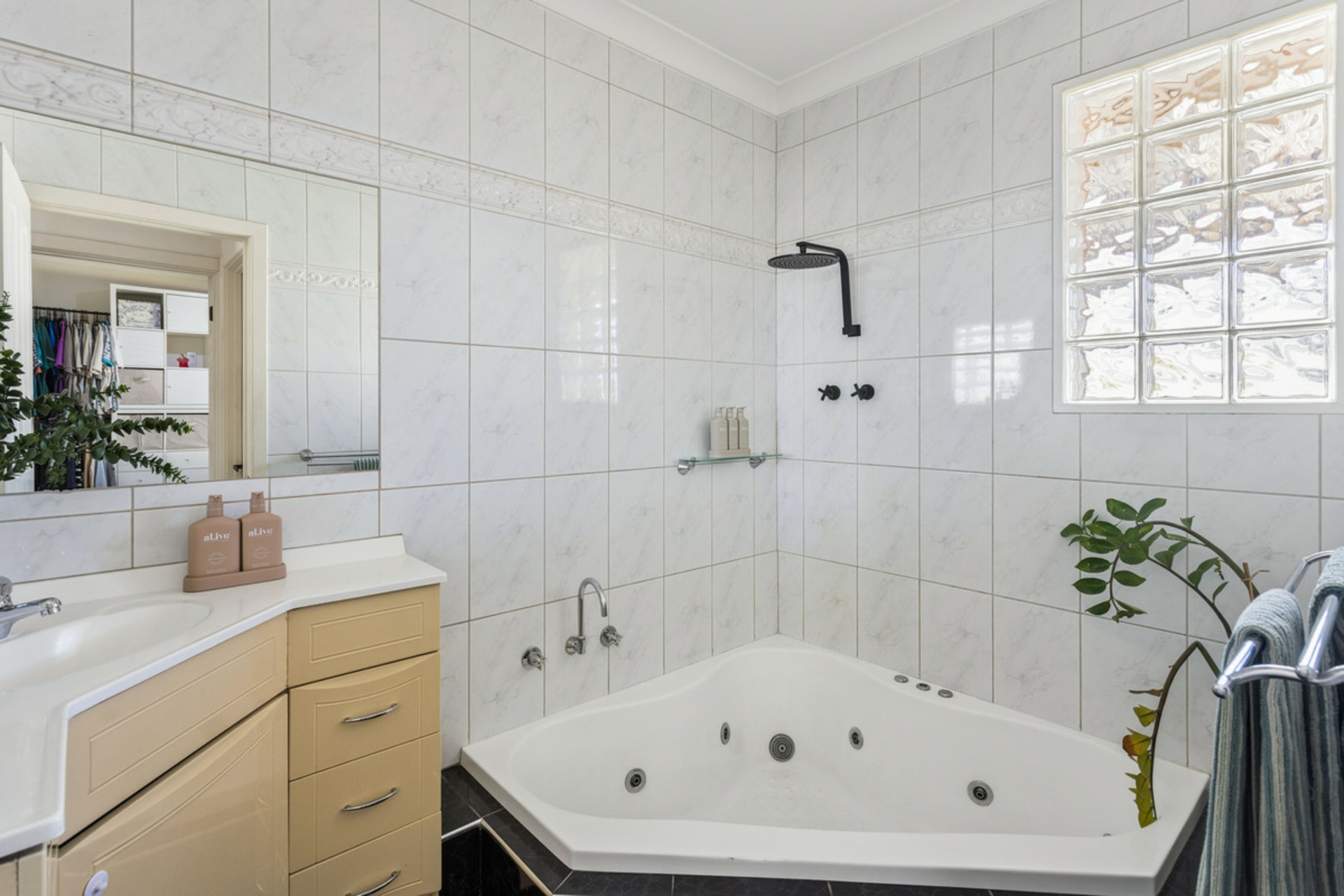 45 Campbell Drive — photo 10 of 22