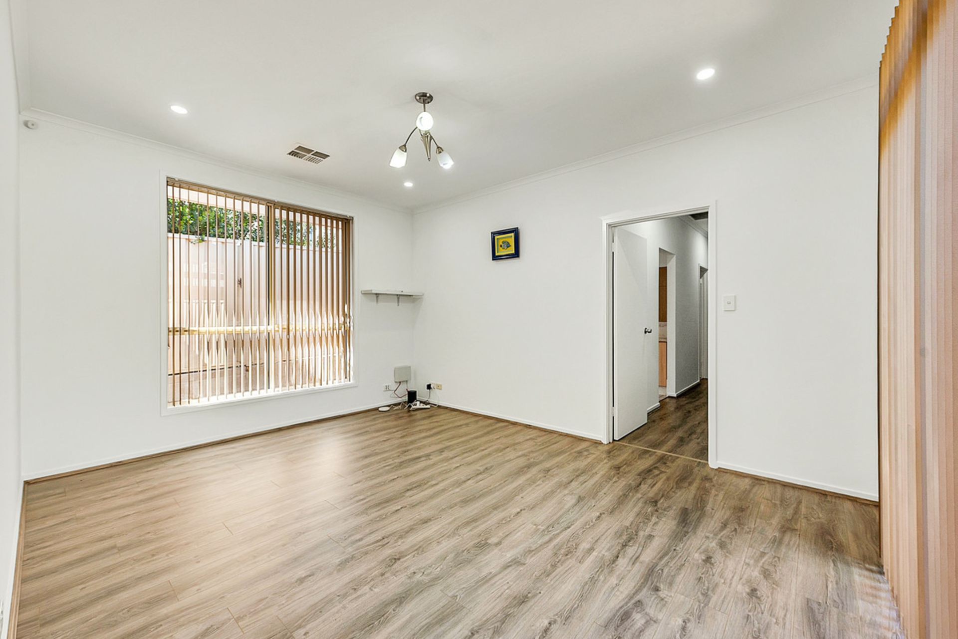 13A Taunton Avenue — photo 2 of 14